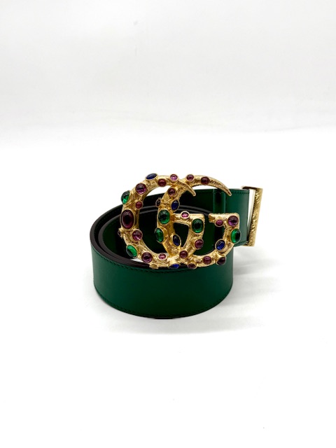 cinturón Gucci con hebilla de pedrería