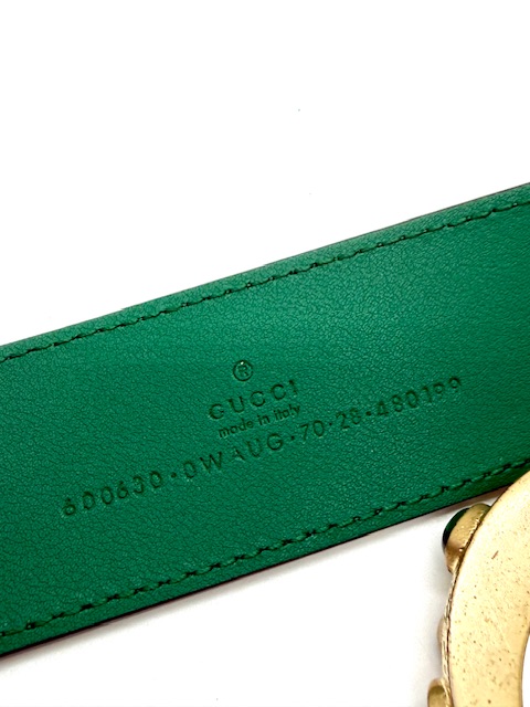 cinturón Gucci con hebilla de pedrería