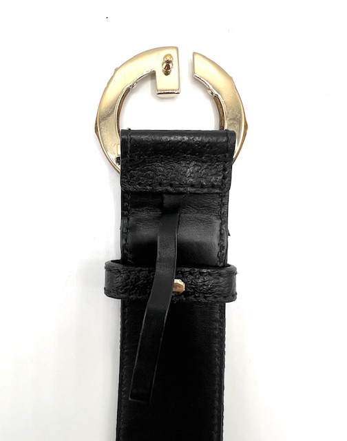 Cinturón Gucci con hebilla G de bambú y lona negra GG
