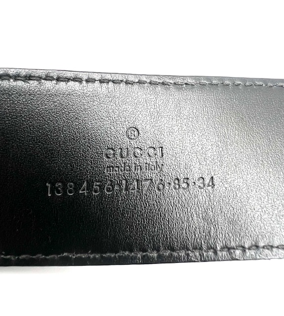 Cinturón Gucci con hebilla G de bambú y lona negra GG