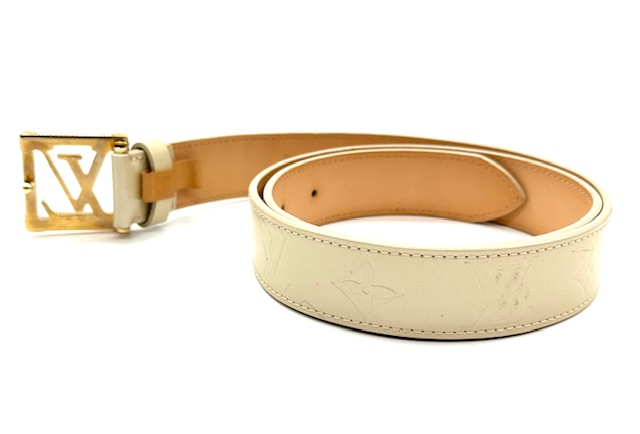 Cinturón Louis Vuitton de charol beige