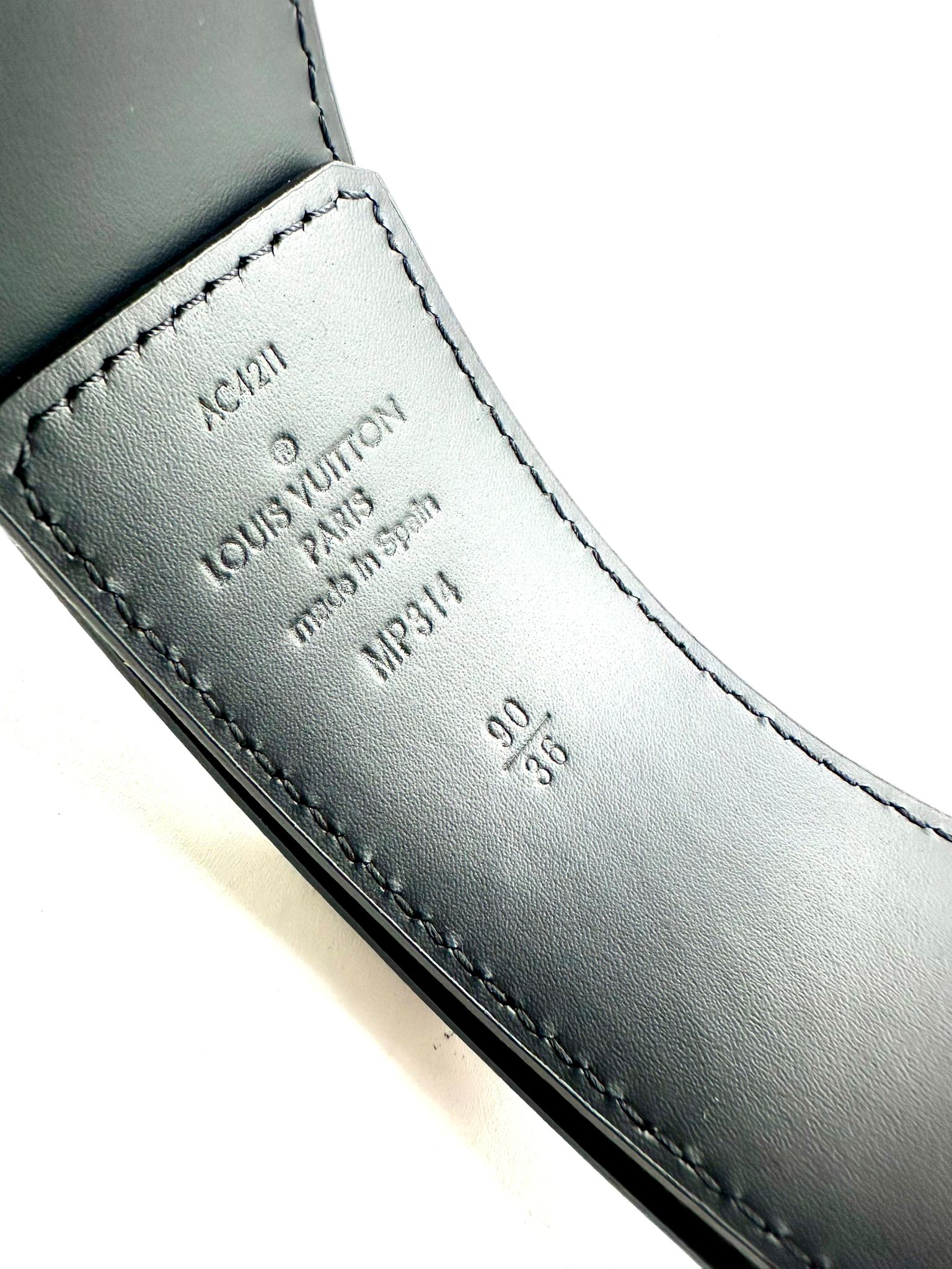 Cinturón Louis Vuitton Initiales
