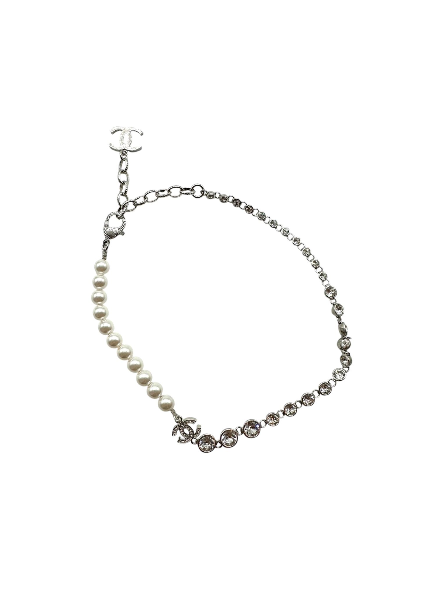 Colgante Chanel perlas