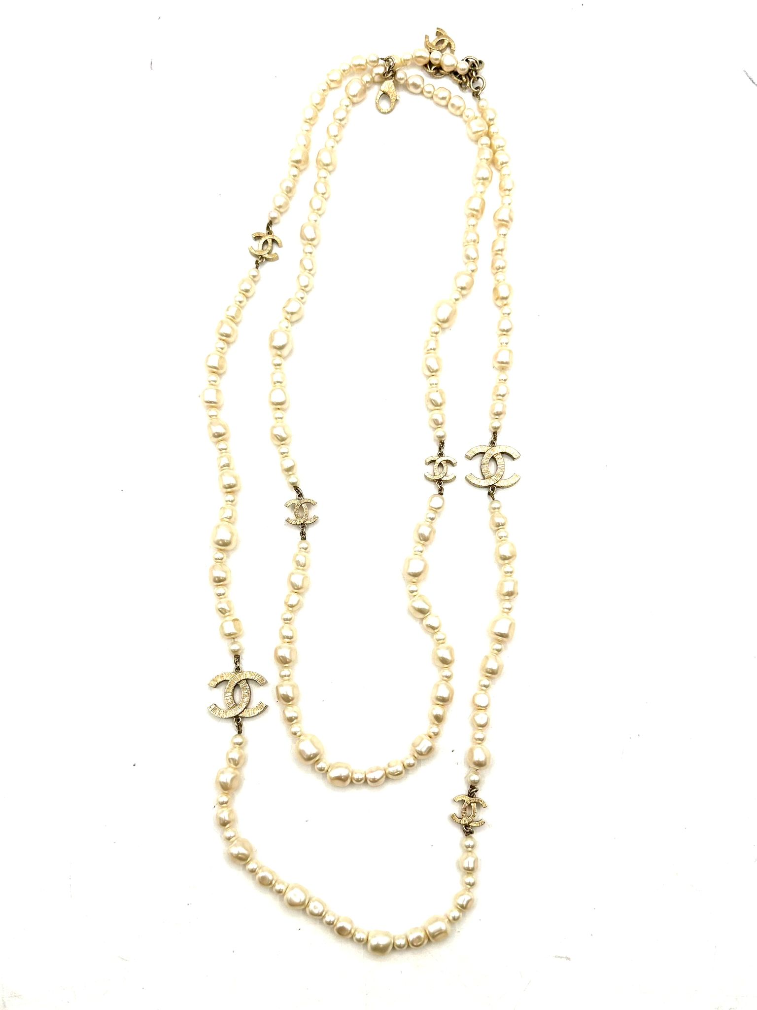 collar de perlas Chanel