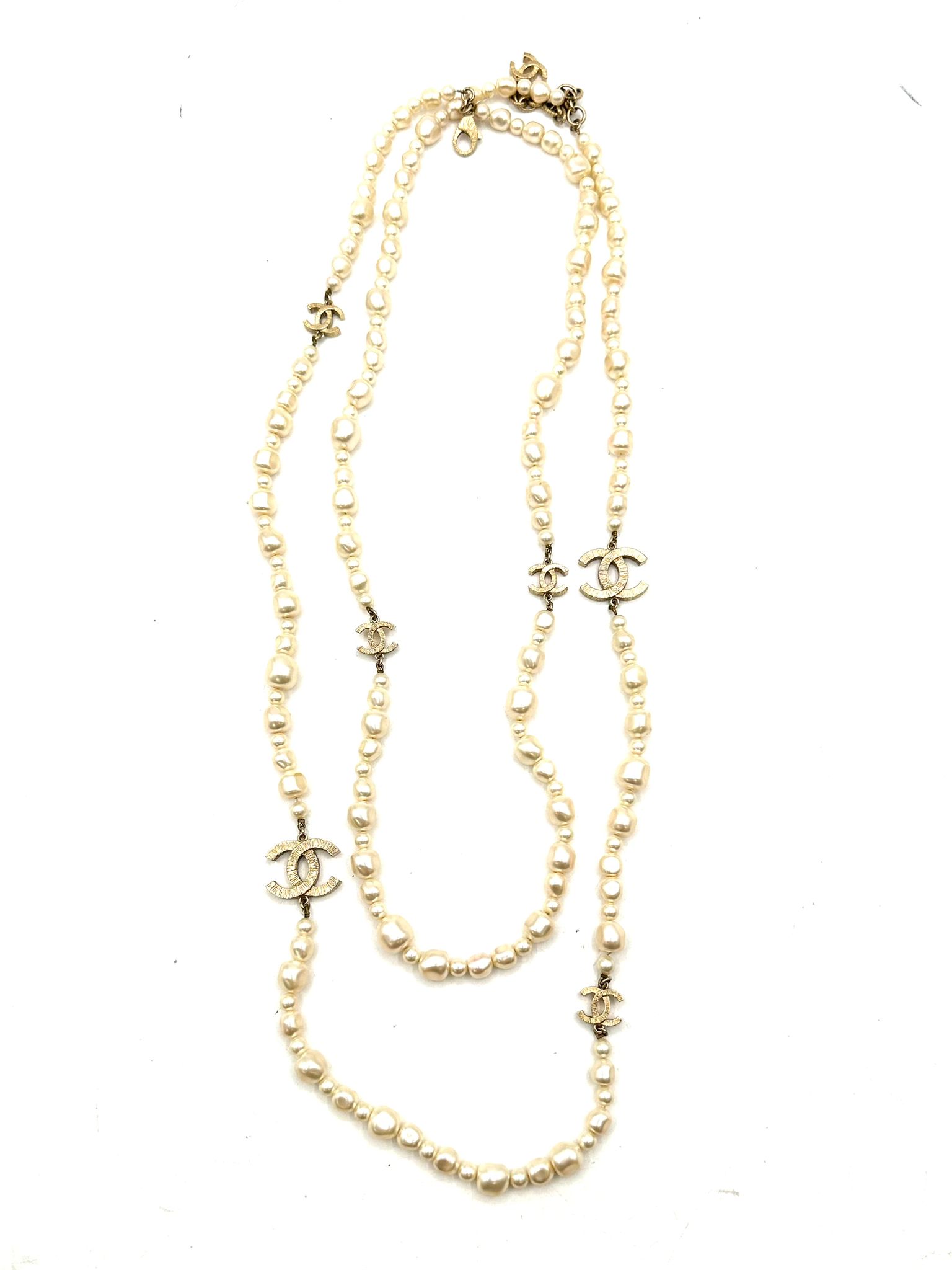 collar de perlas Chanel