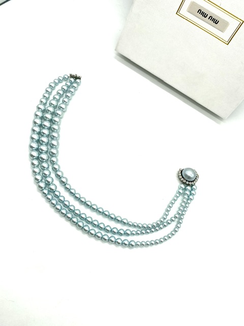 Collar gargantilla de perlas azules Miu Miu