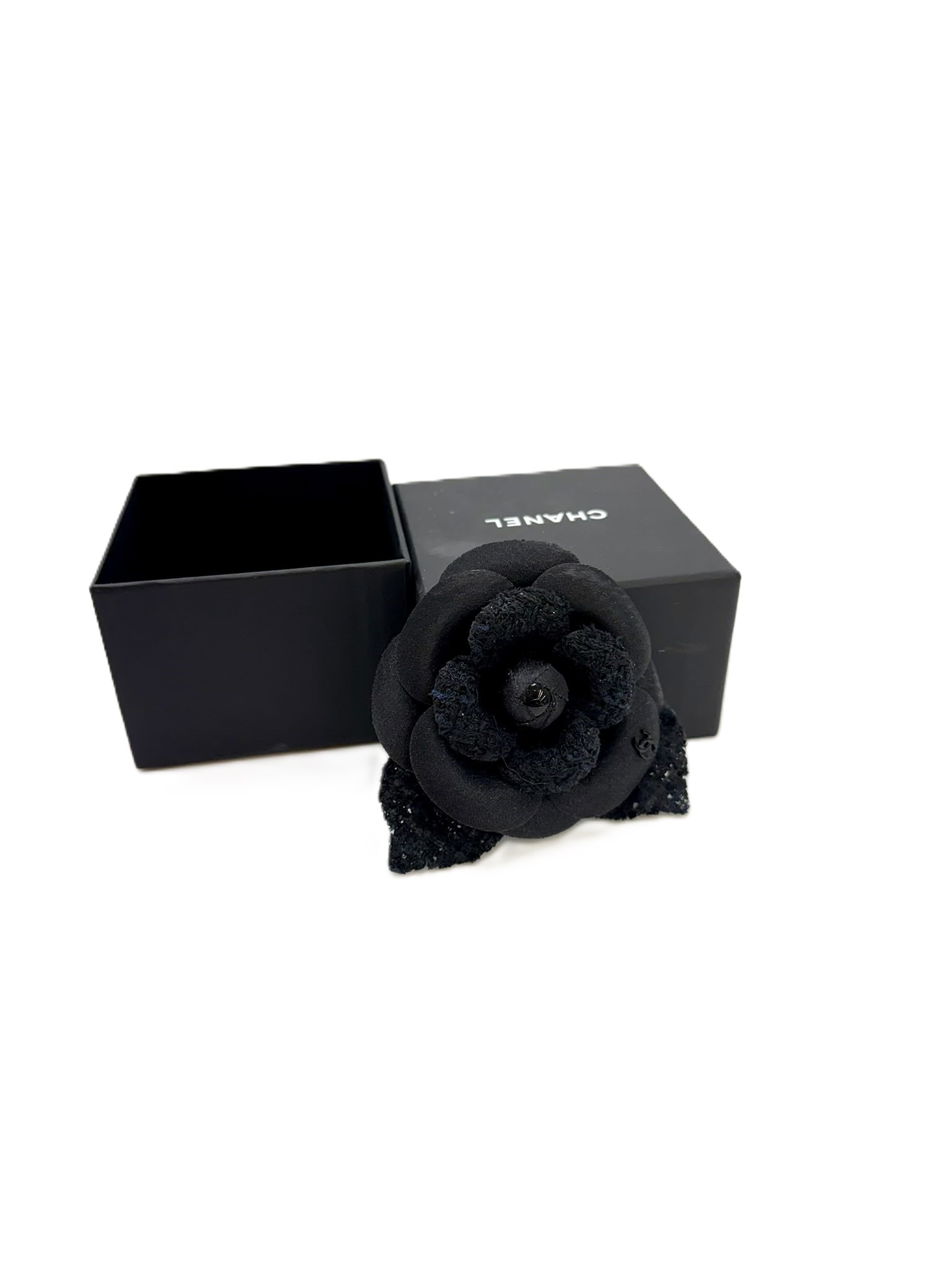 complemento para el cabello Chanel Camelia