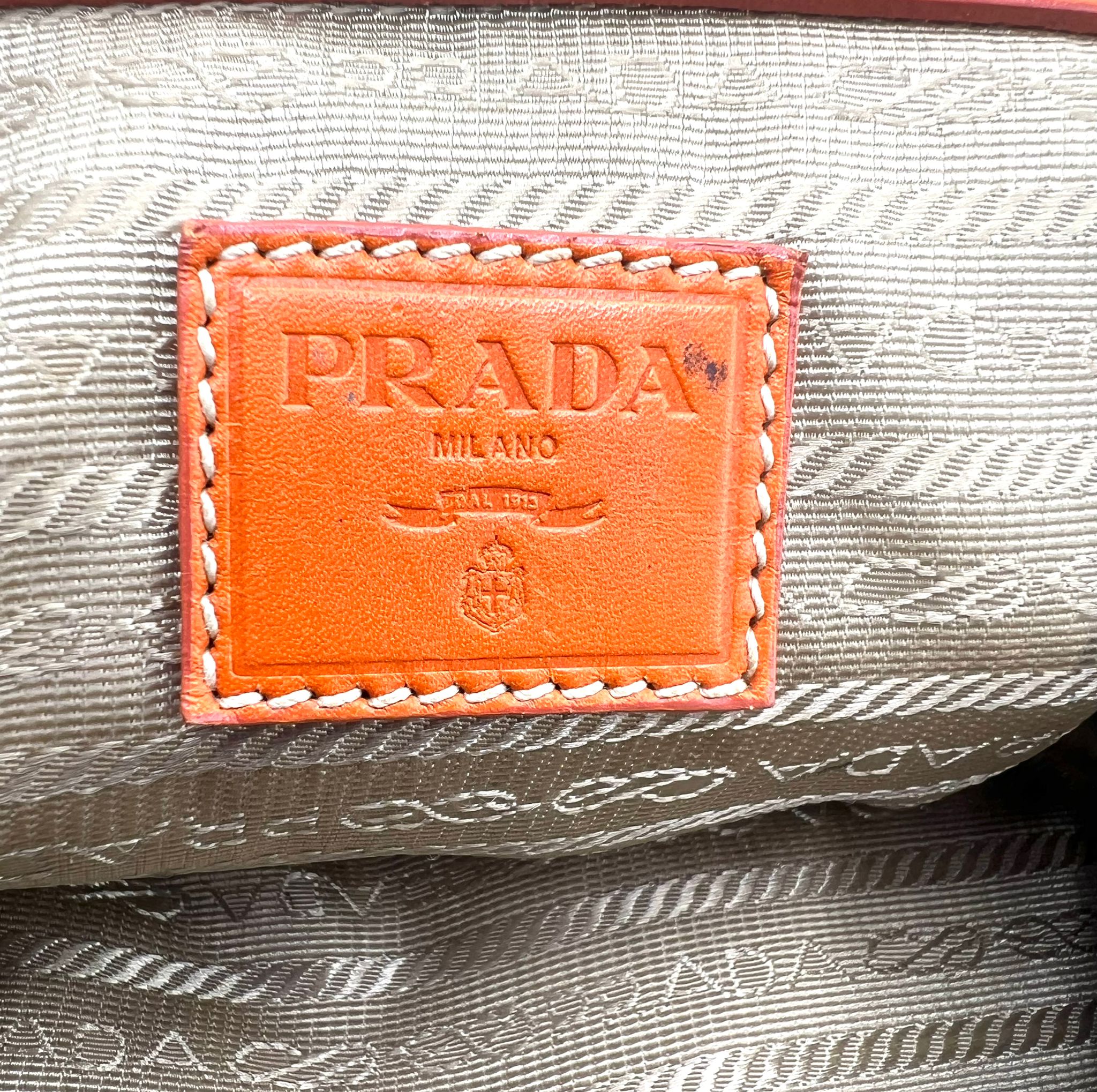 Cosmetiquera Prada