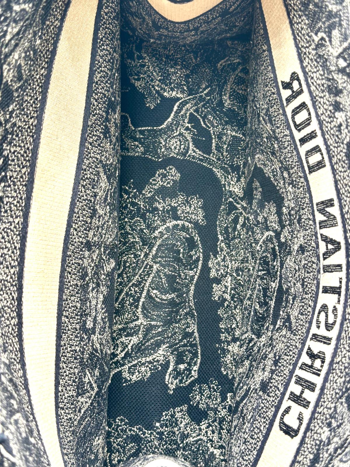 dior tote book