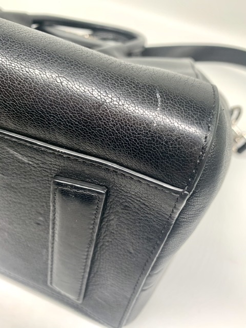 Givenchy Antígona