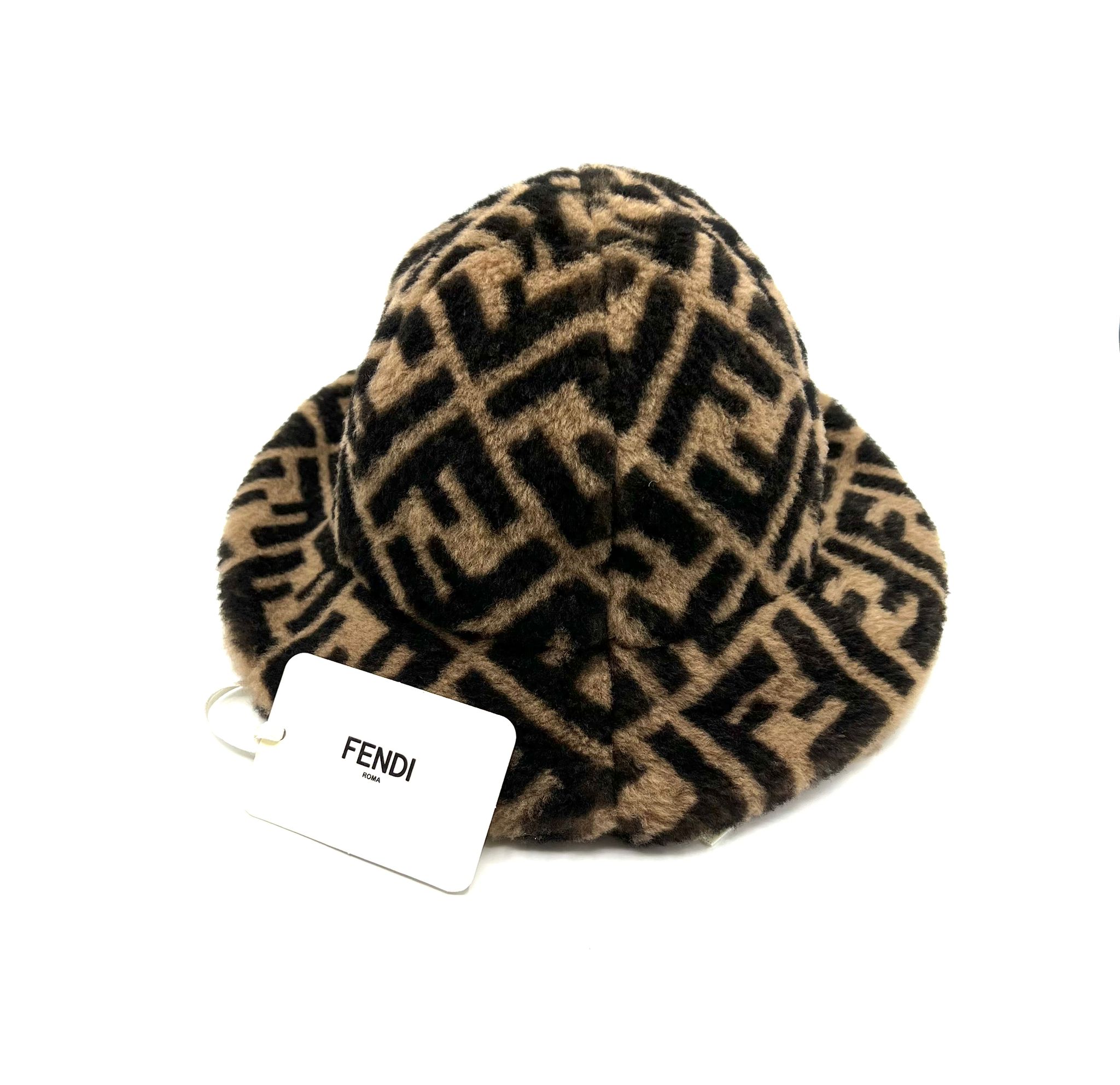 gorro fendi