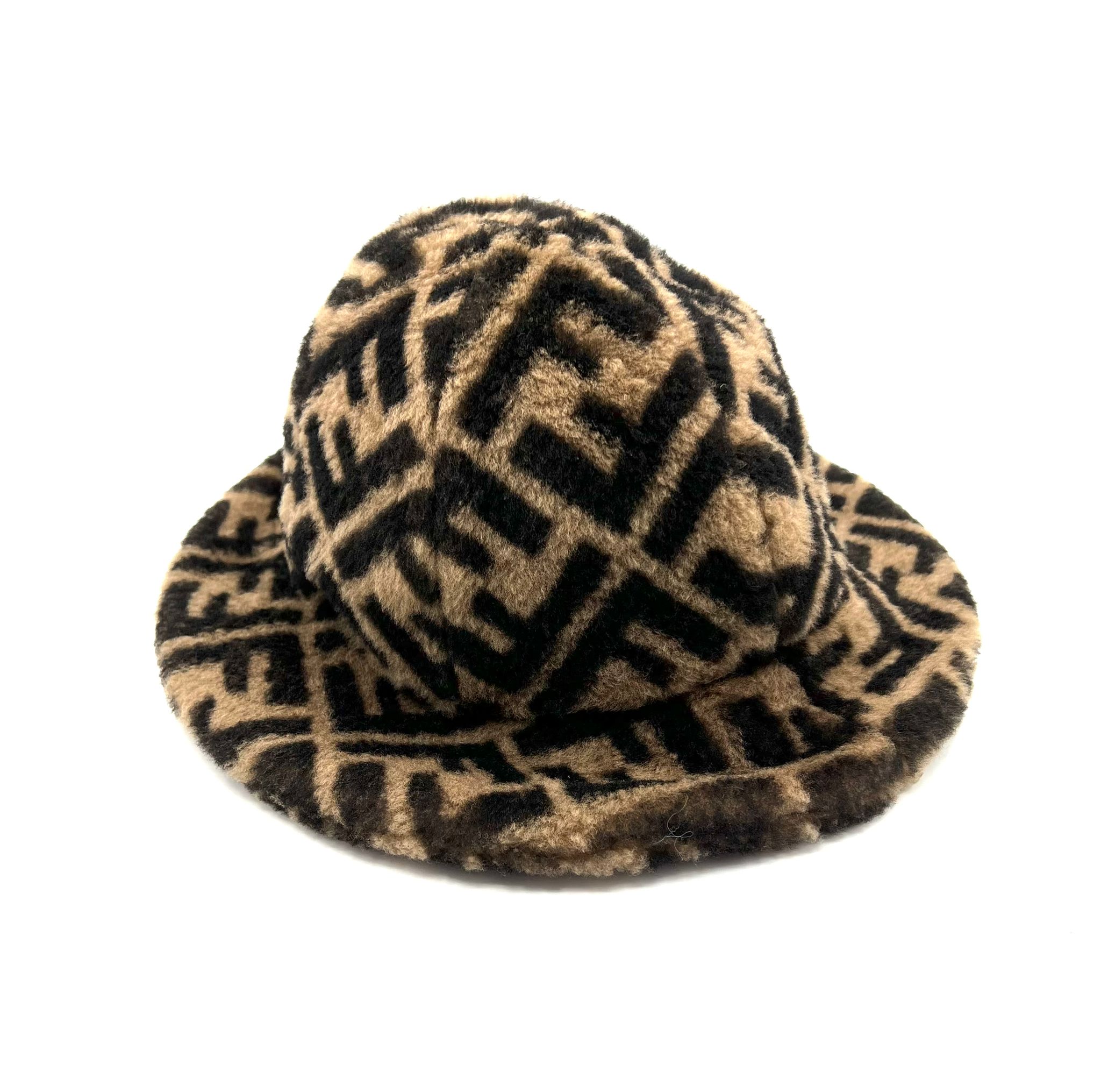gorro fendi