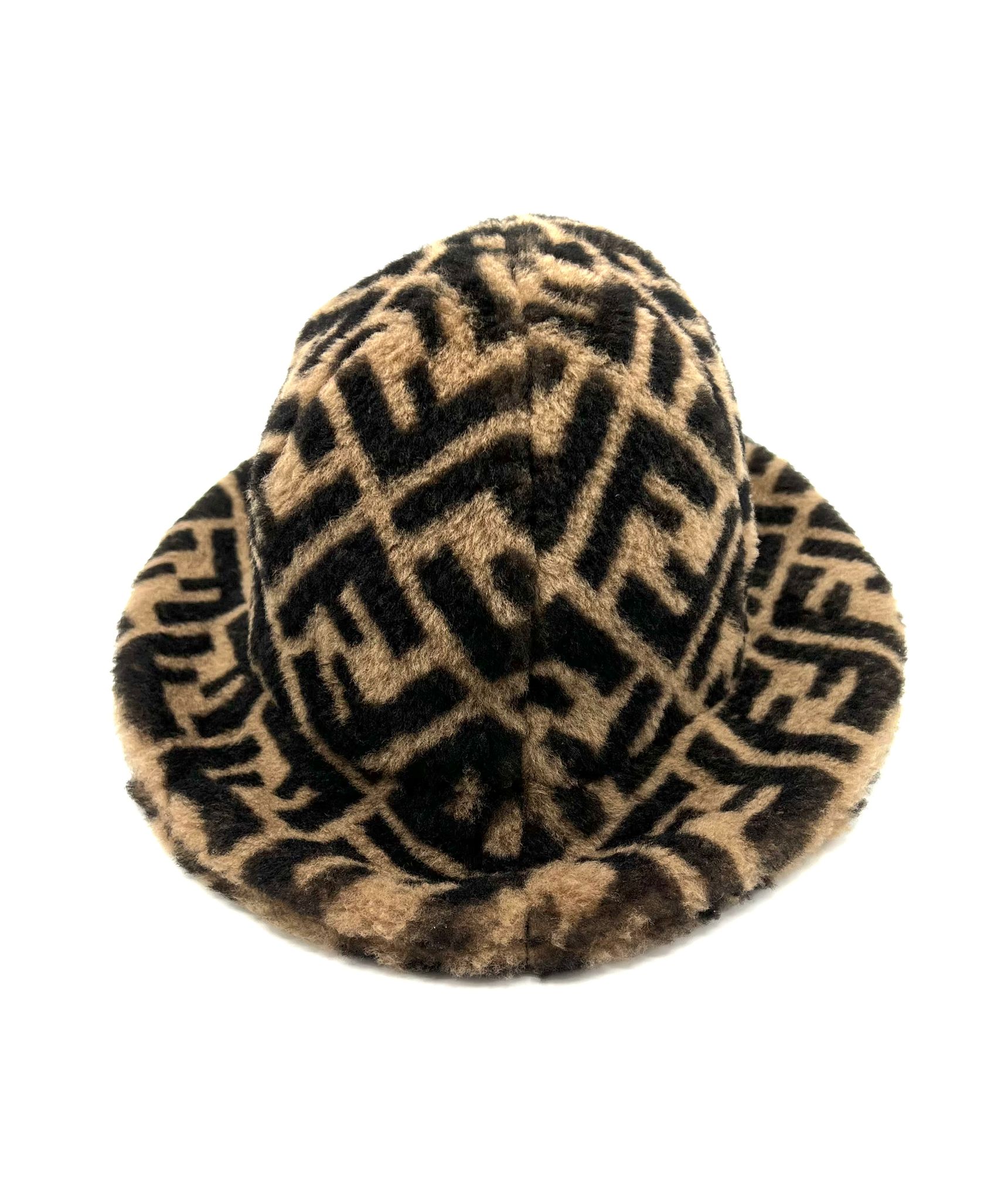 gorro fendi
