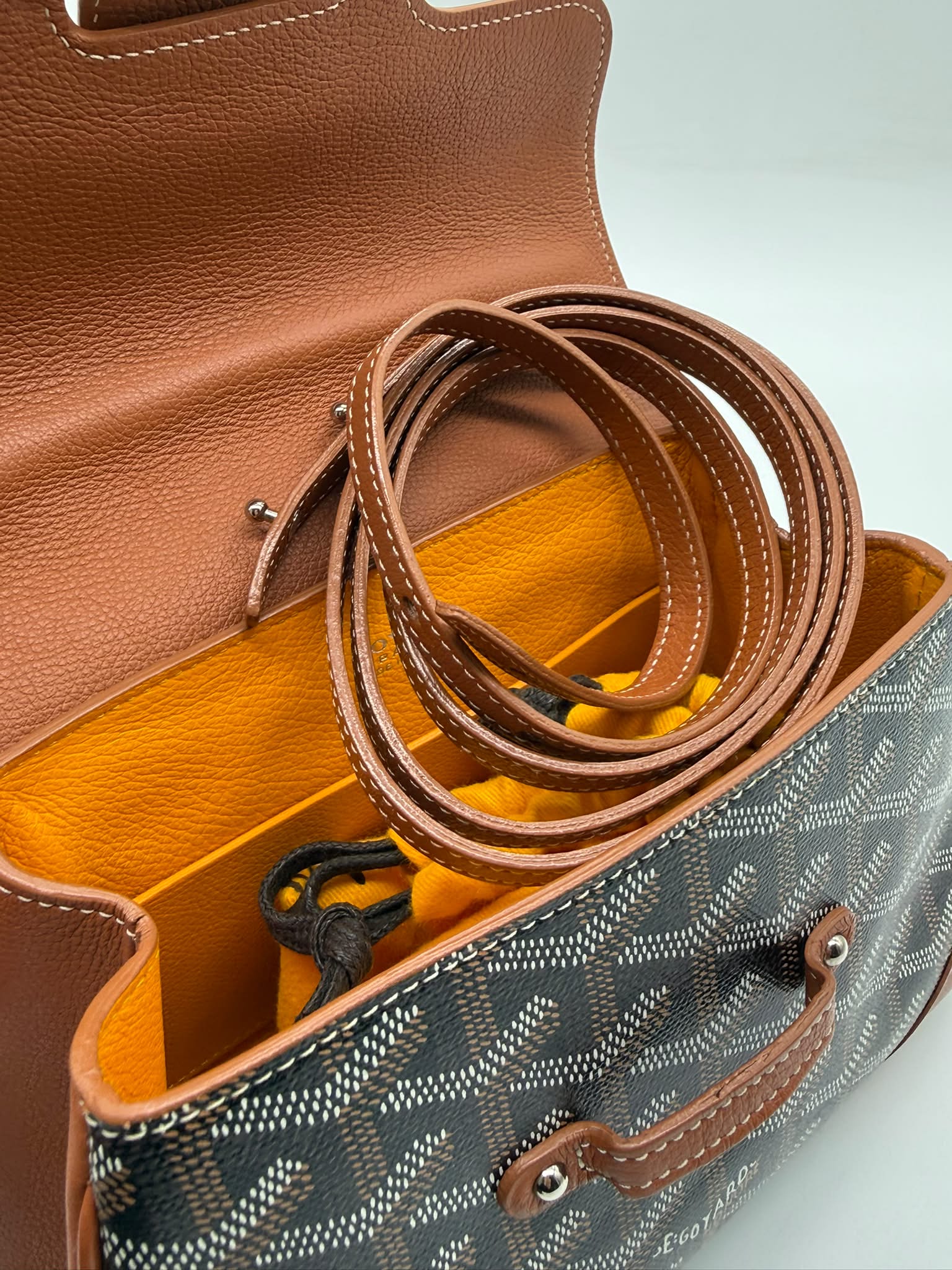 Goyard Saïgon cuero marron y canvas Goyardine negro
