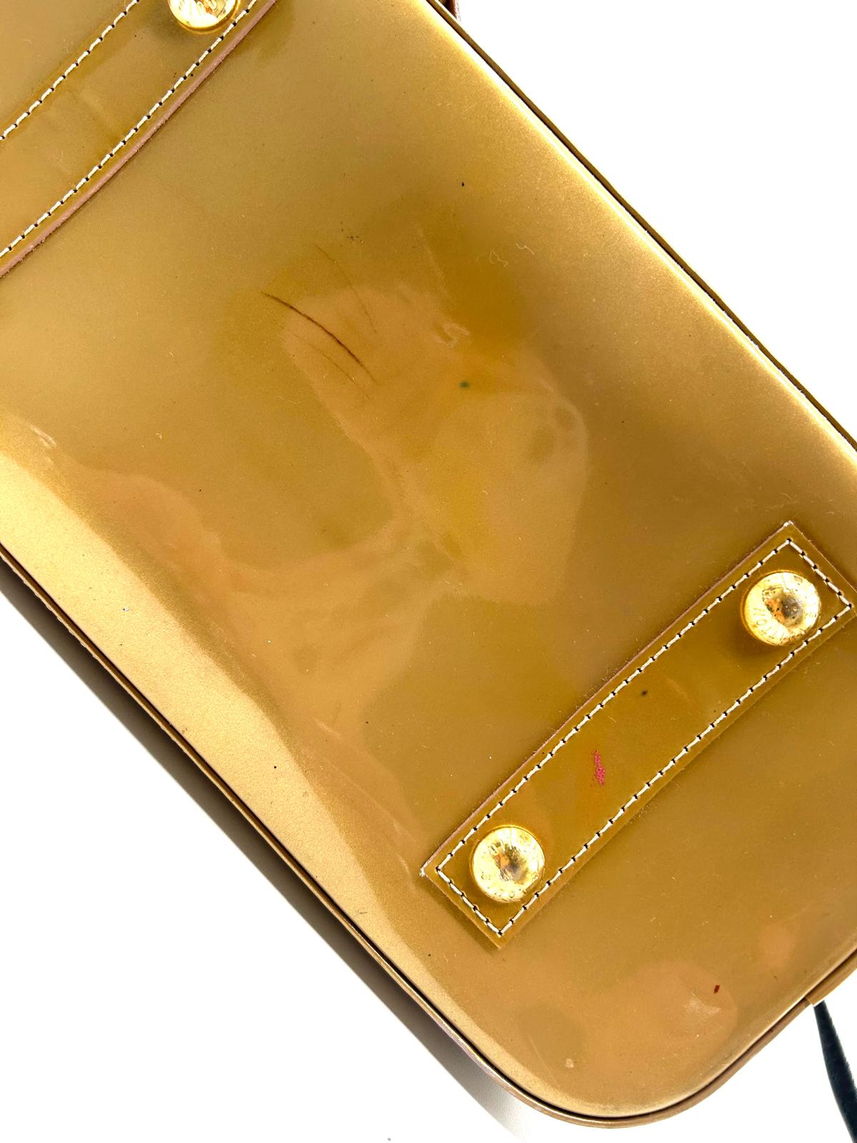 Louis Vuitton Alma PM Vernis dorado