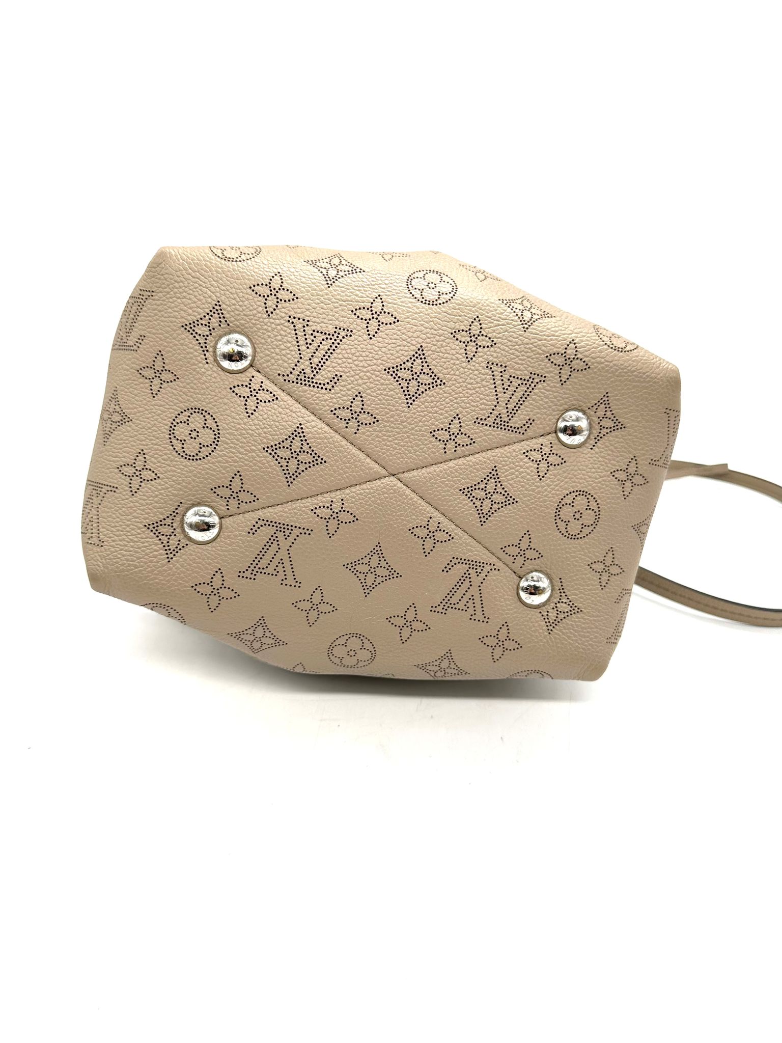 RESERVADO Louis Vuitton Bella