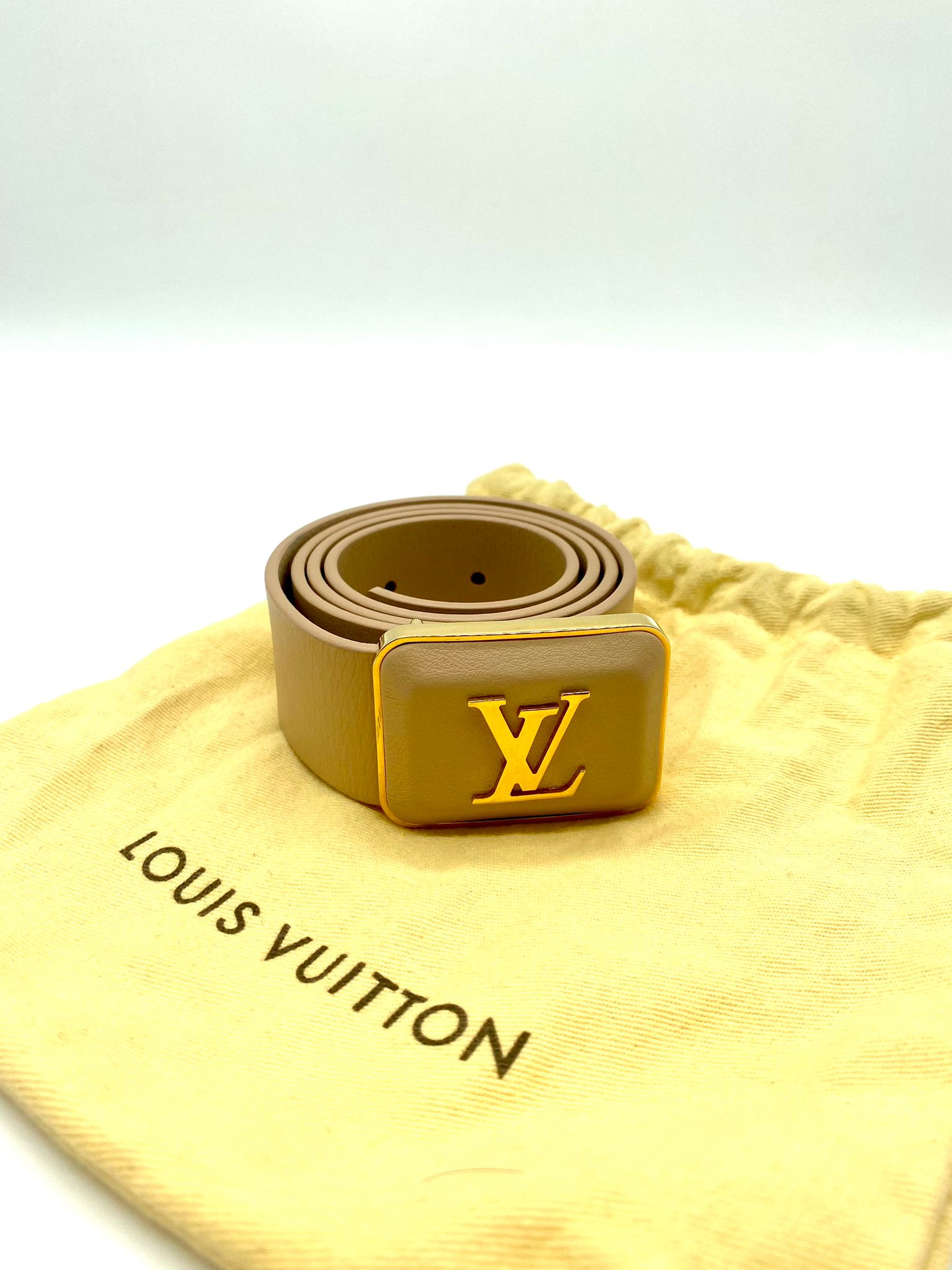 RESERVADO louis vuitton cinturon