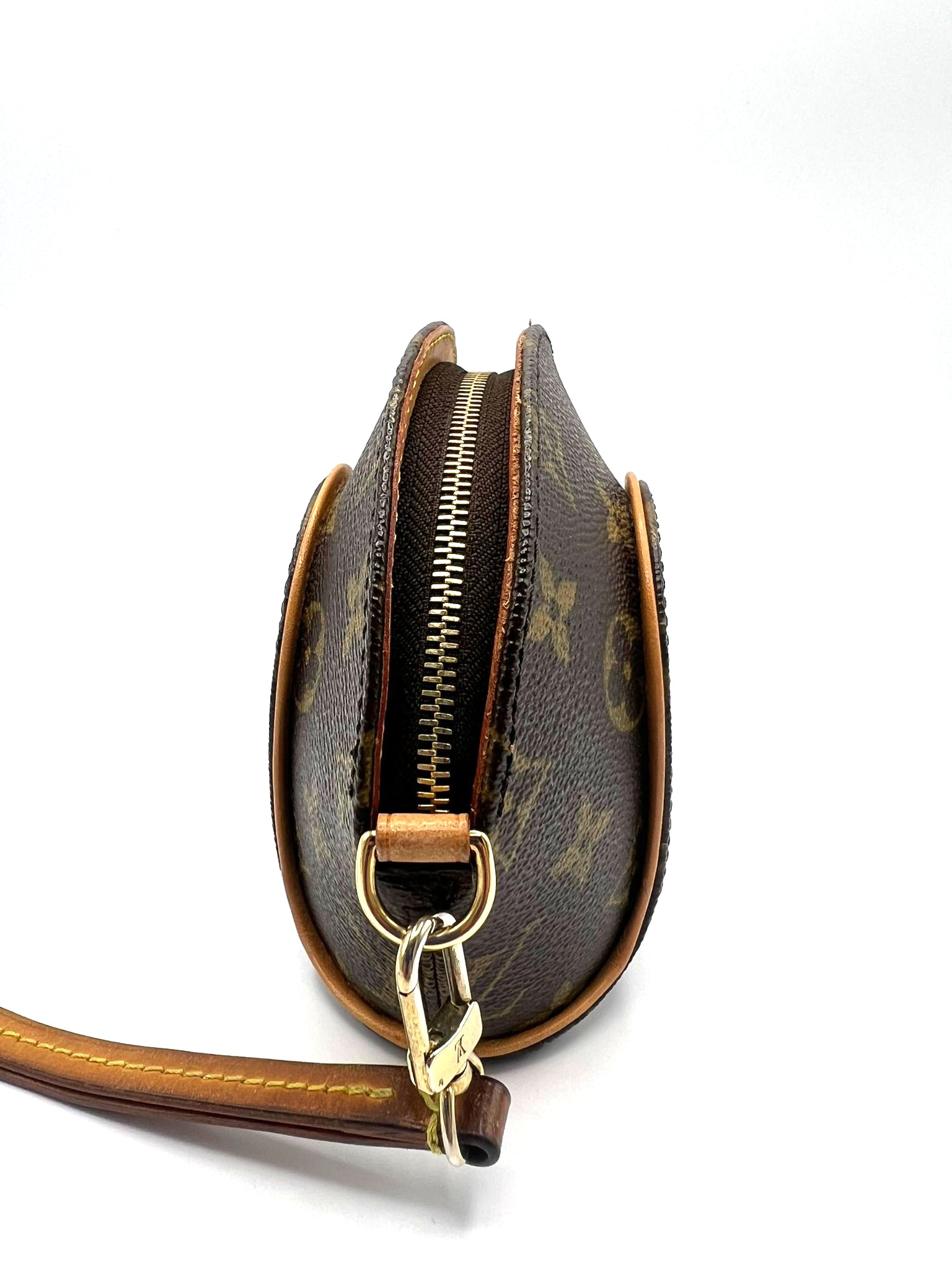 RESERVADO / Louis Vuitton Ellipse