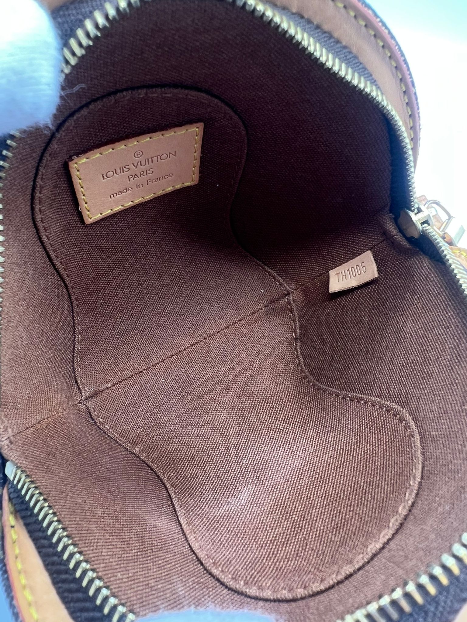 RESERVADO / Louis Vuitton Ellipse