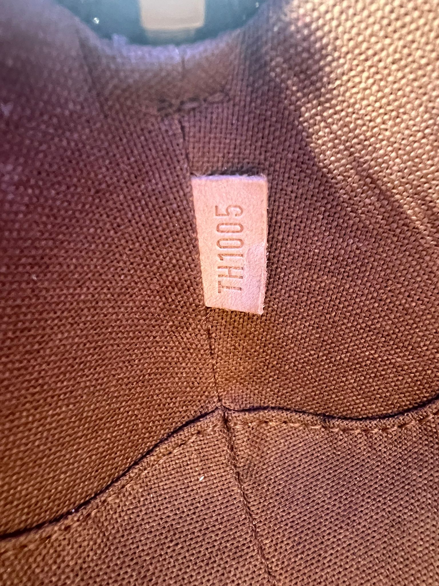 RESERVADO / Louis Vuitton Ellipse