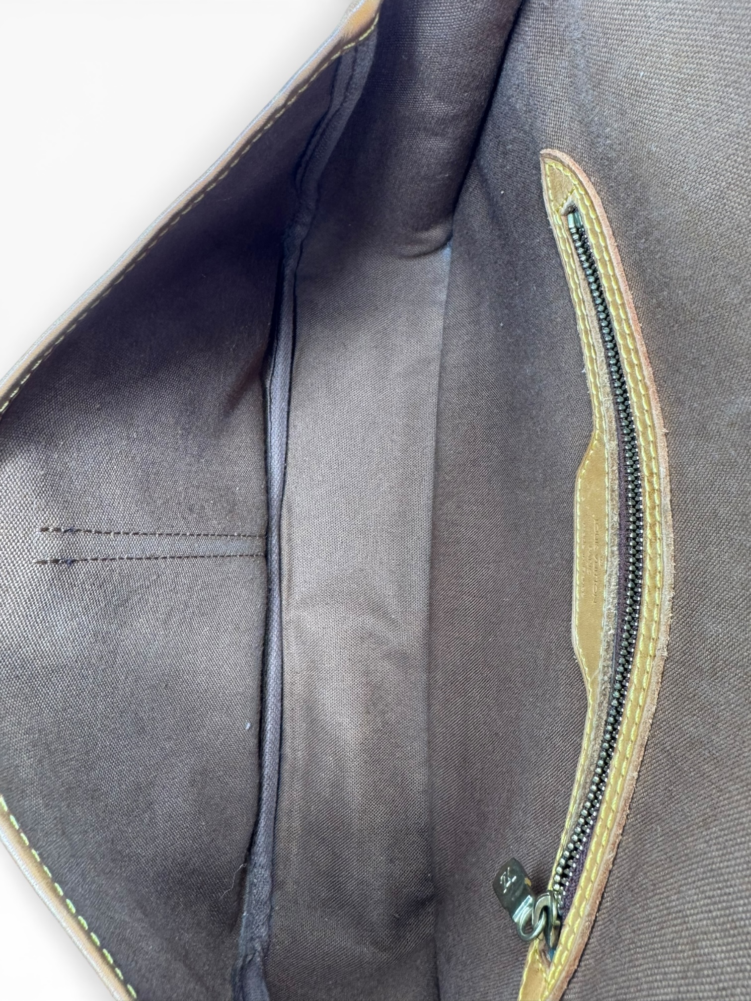 Louis Vuitton Gibecière Monogram
