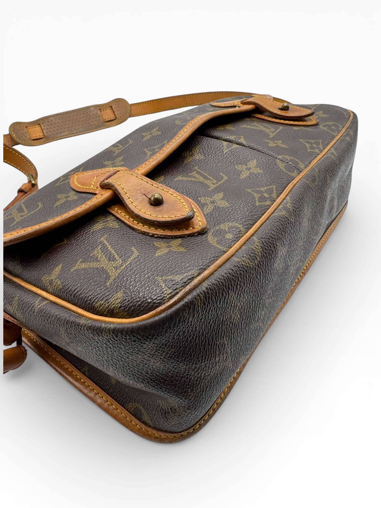 Louis Vuitton Gibecière Monogram