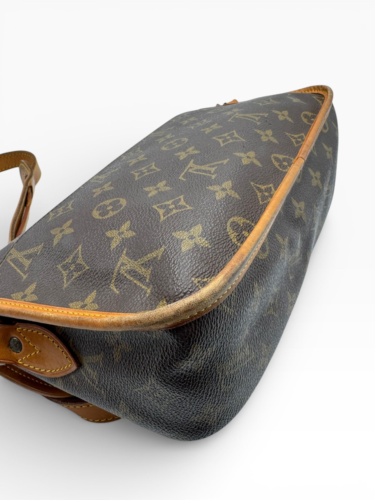 Louis Vuitton Gibecière Monogram