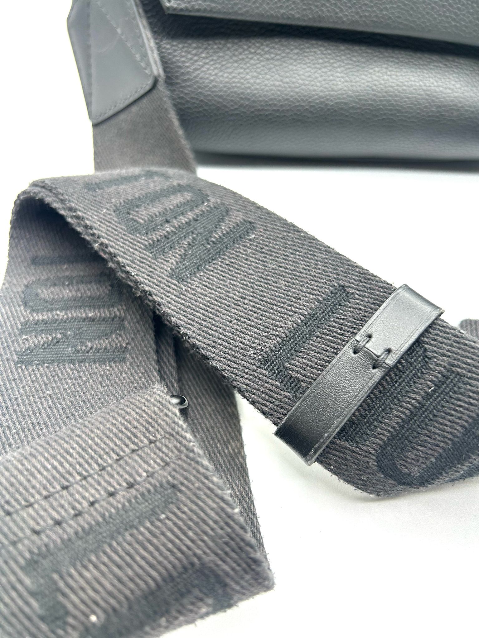 louis vuitton messenger