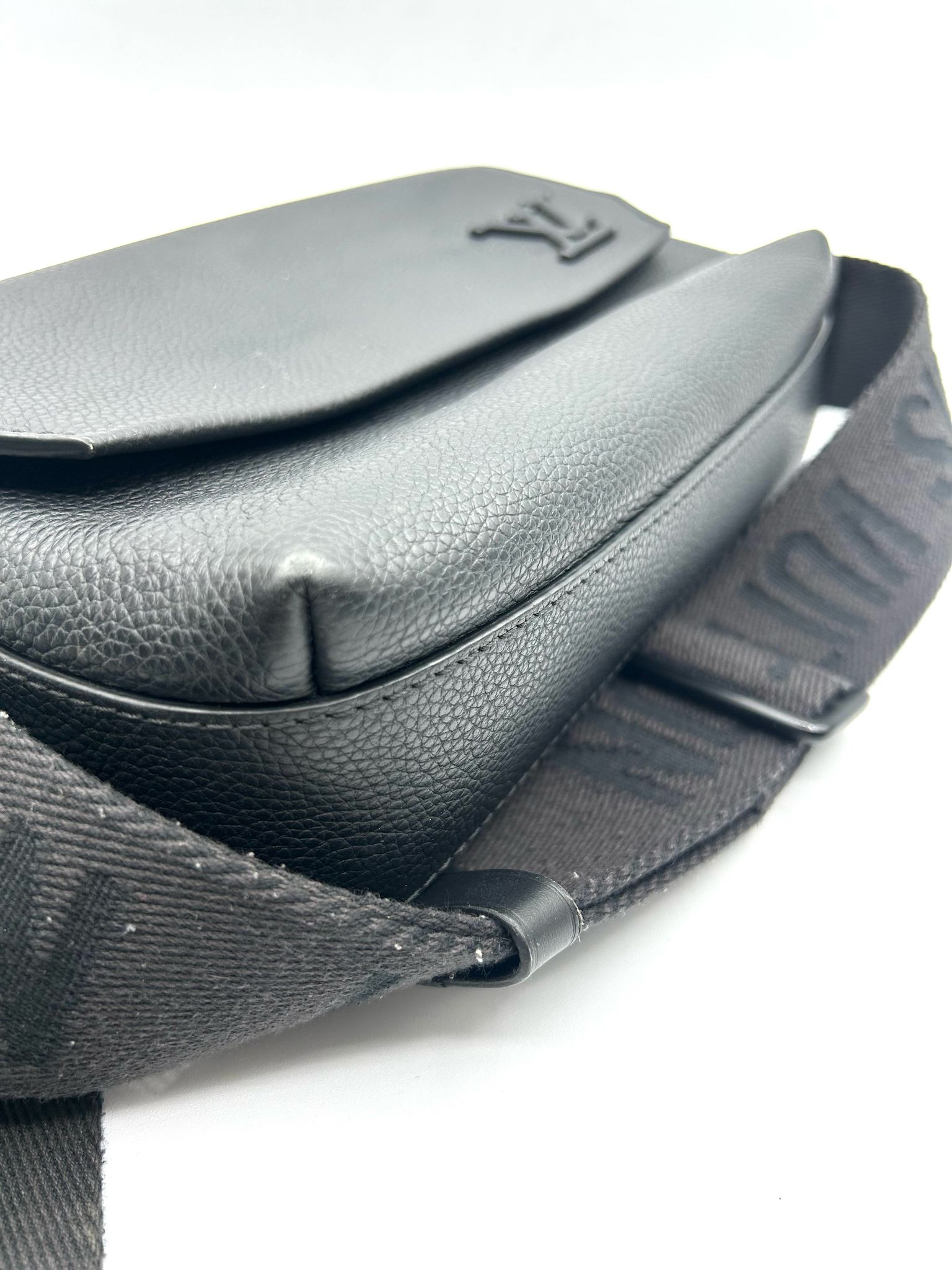 louis vuitton messenger