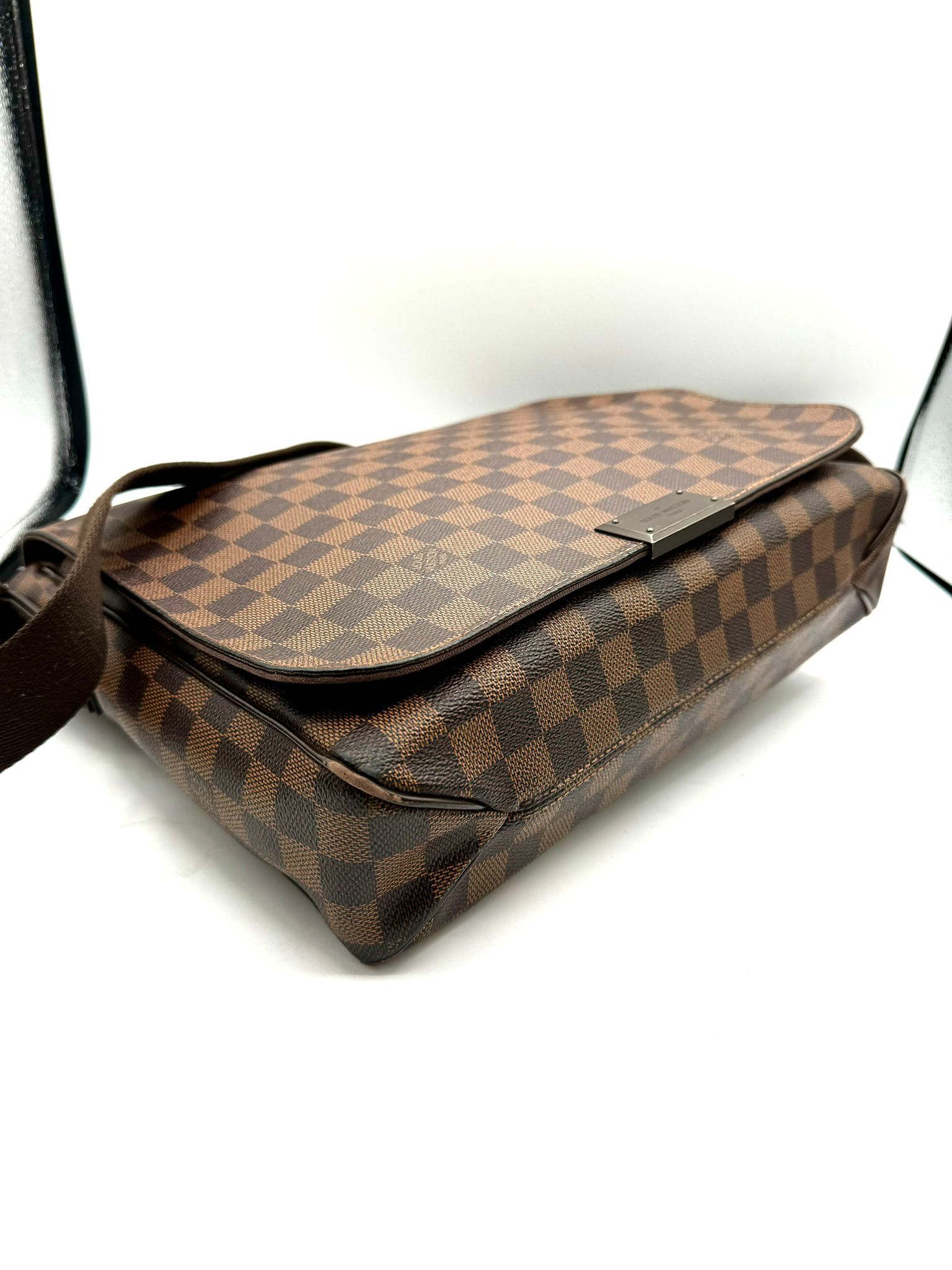 louis vuitton messenger damier ebane