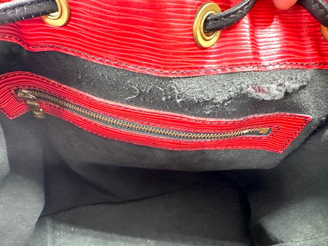 Louis Vuitton Noè Epi rojo