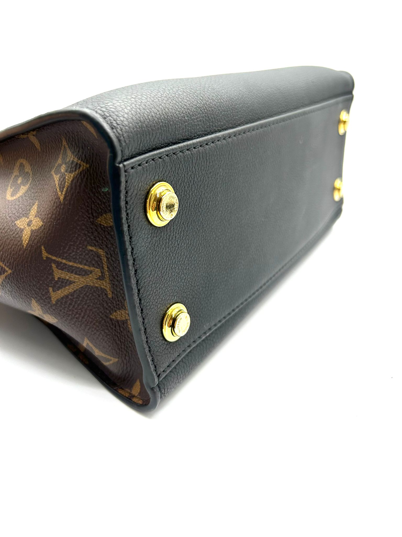 Louis Vuitton On My Side