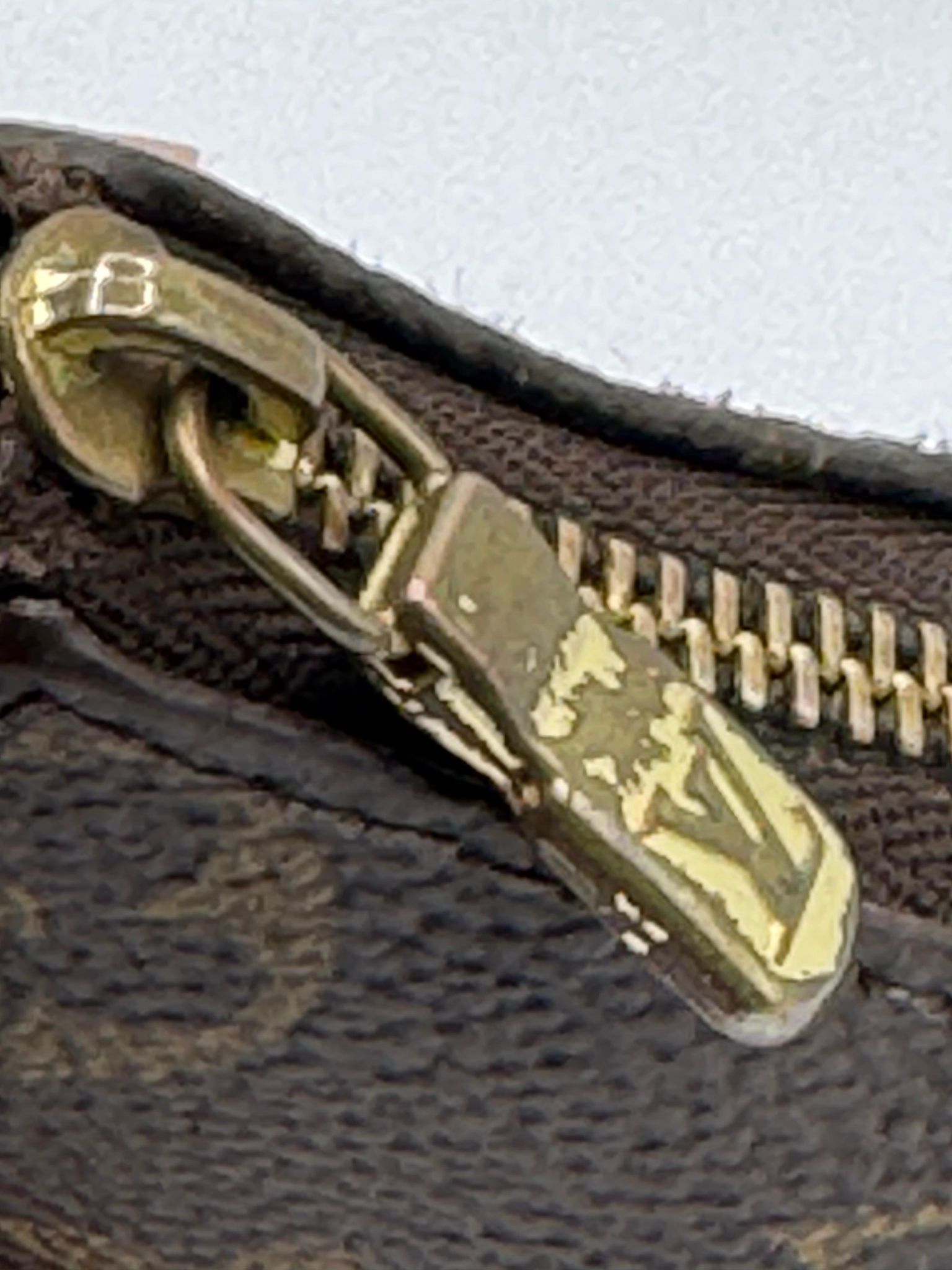 Mini pochette Louis Vuitton
