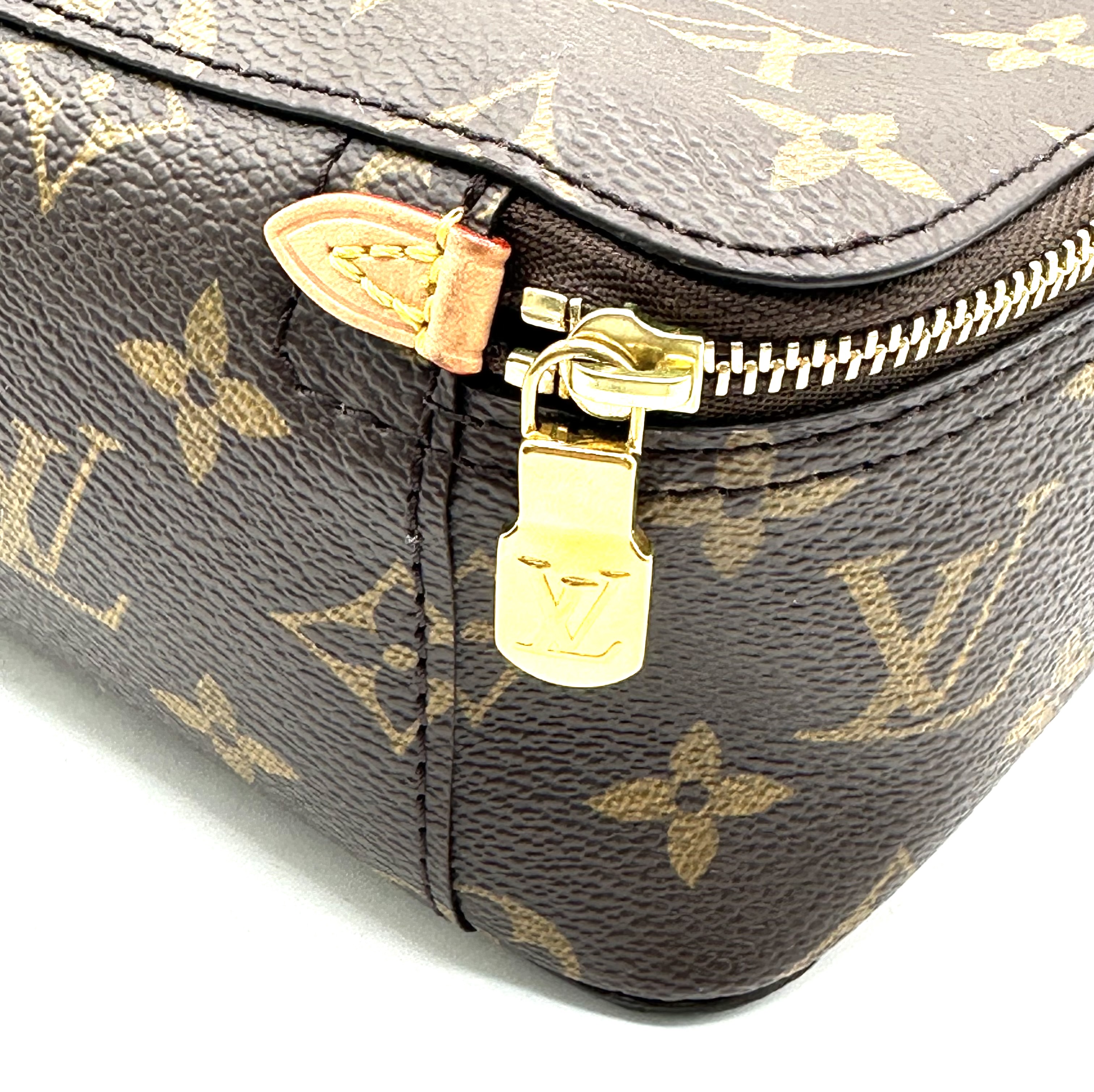 NECESSER LOUIS VUITTON MONOGRAM CON CHIP