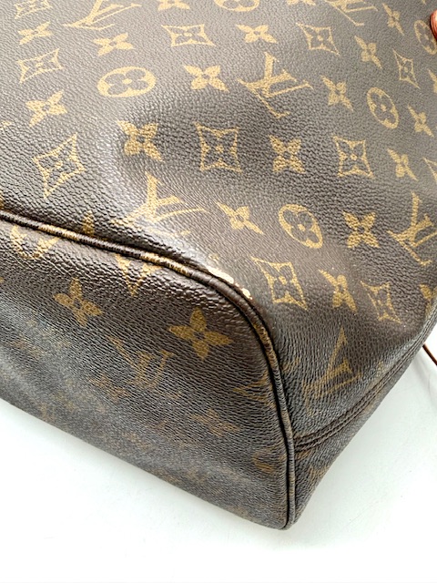 Neverfull Louis Vuitton con iniciales AD