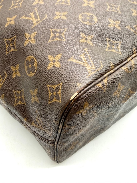 Neverfull Louis Vuitton con iniciales AD