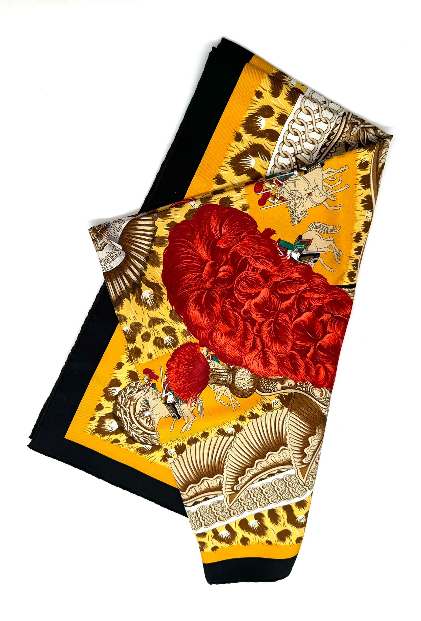 Pañuelo Hermès amarillo, naranja, rojo y azul marino