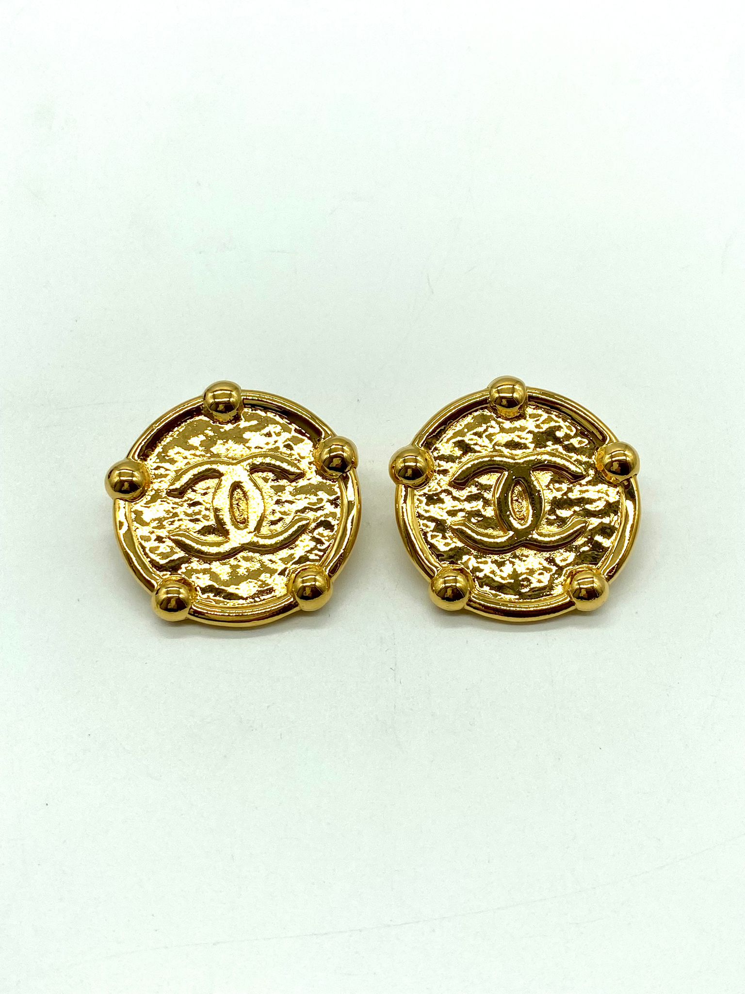 pendientes chapa chanel