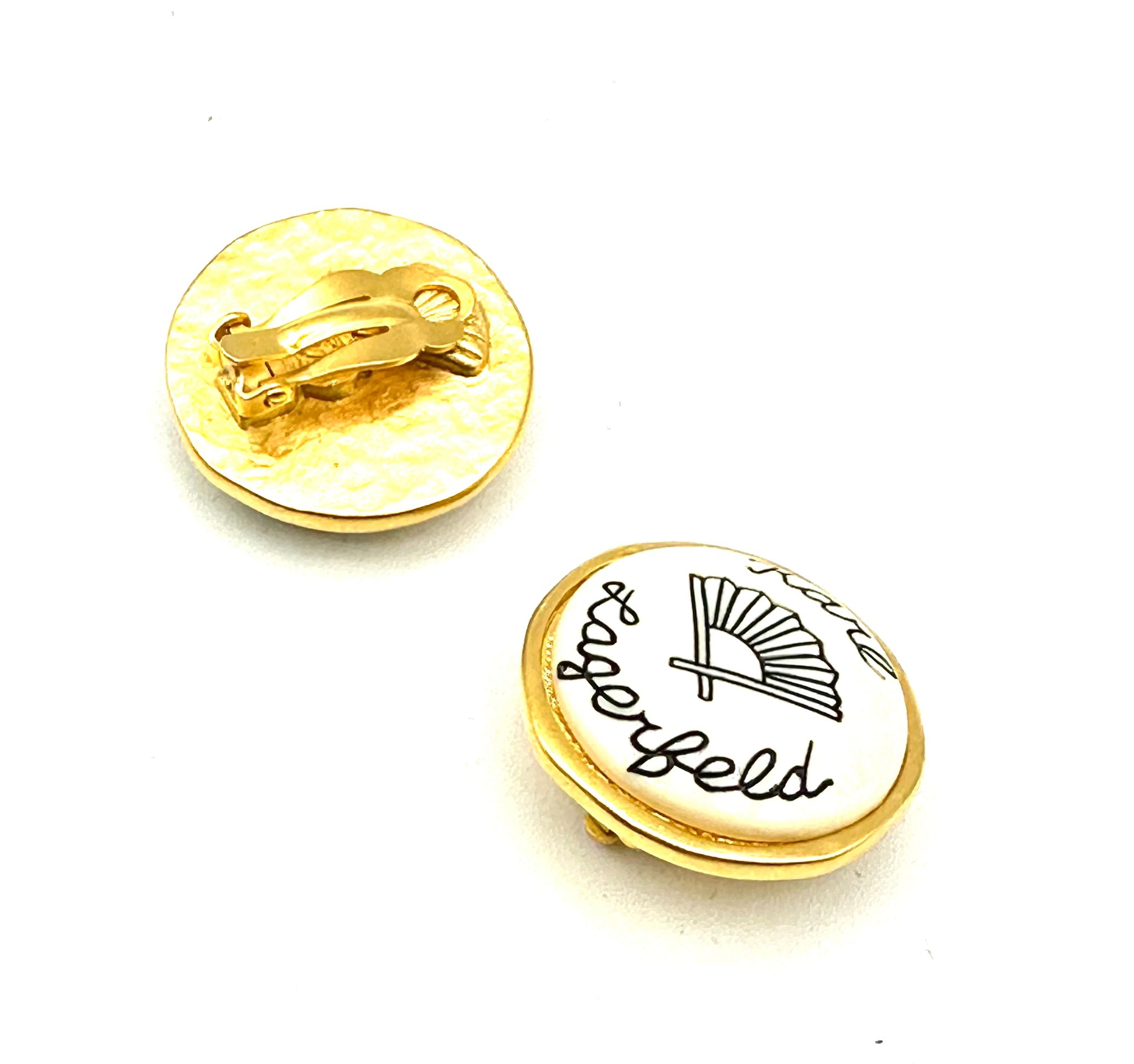 Pendientes de presión Karl Lagerfeld negro y dorado