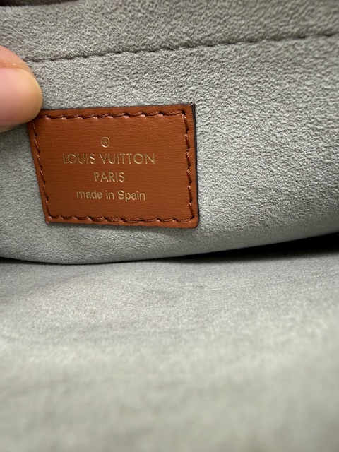 pochette Louis Vuitton plateada Monogram