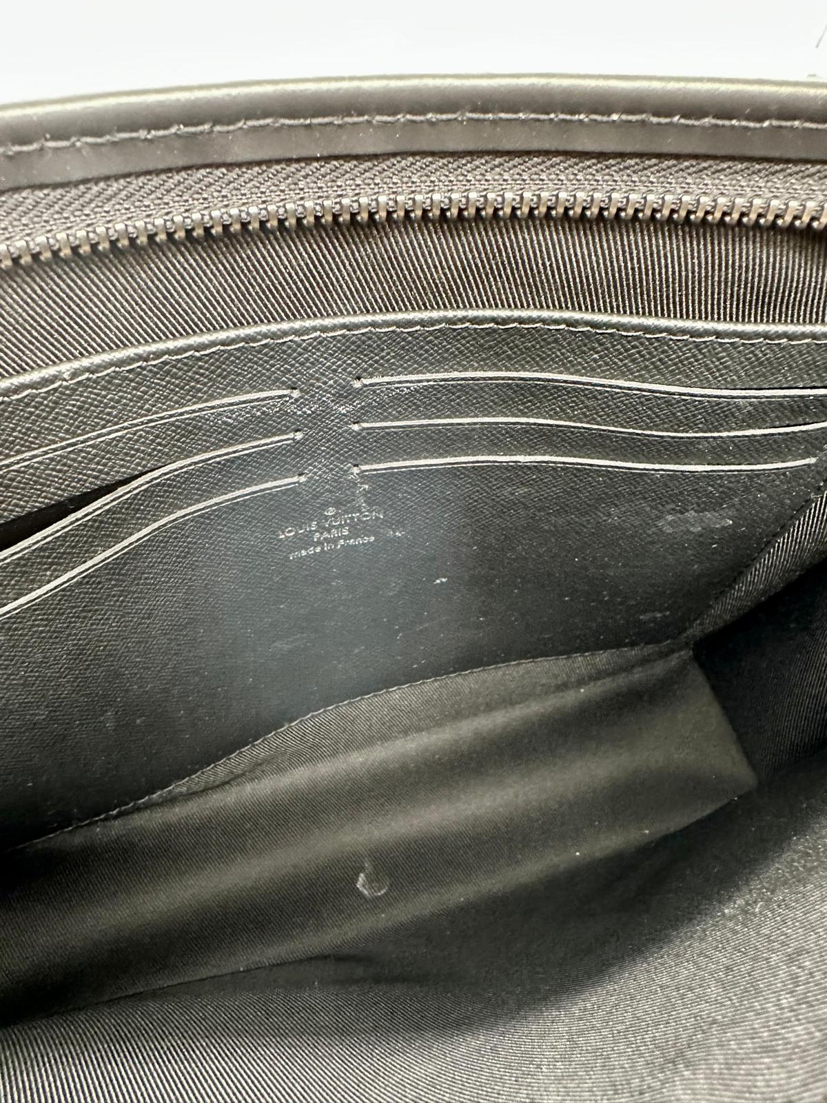 pouch Louis Vuitton