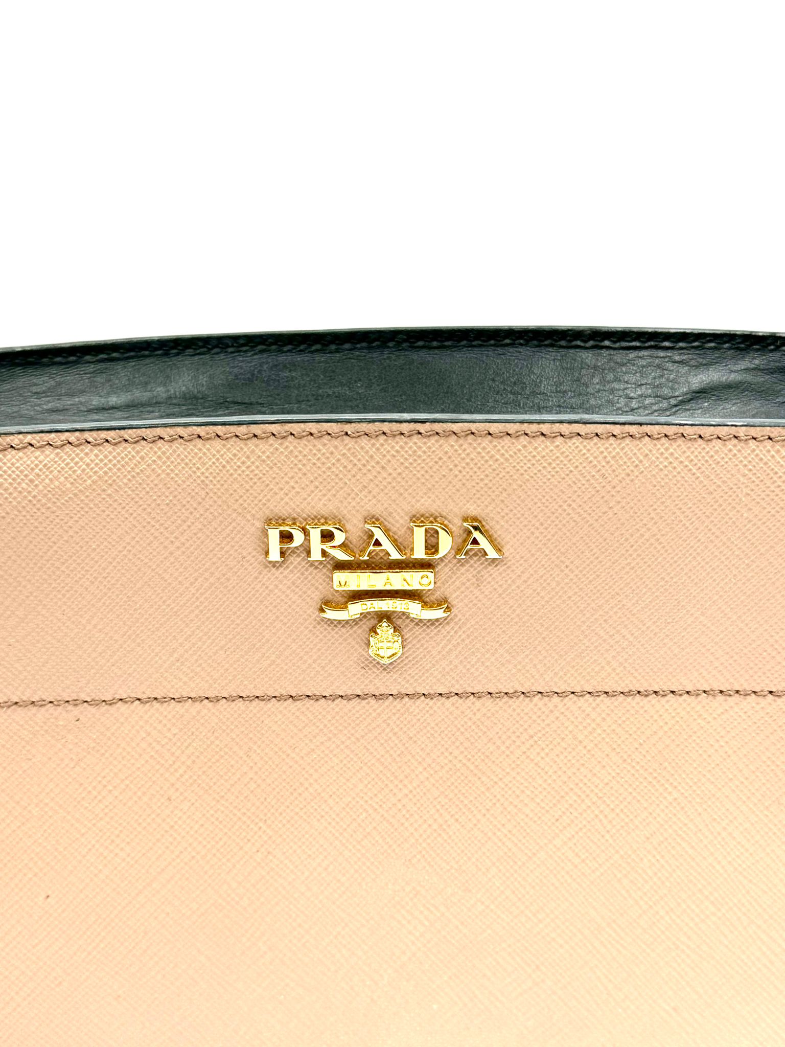RESERVADO prada
