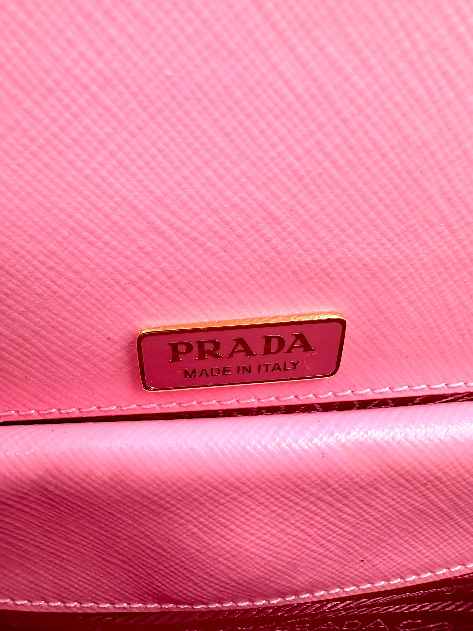 Prada Estero