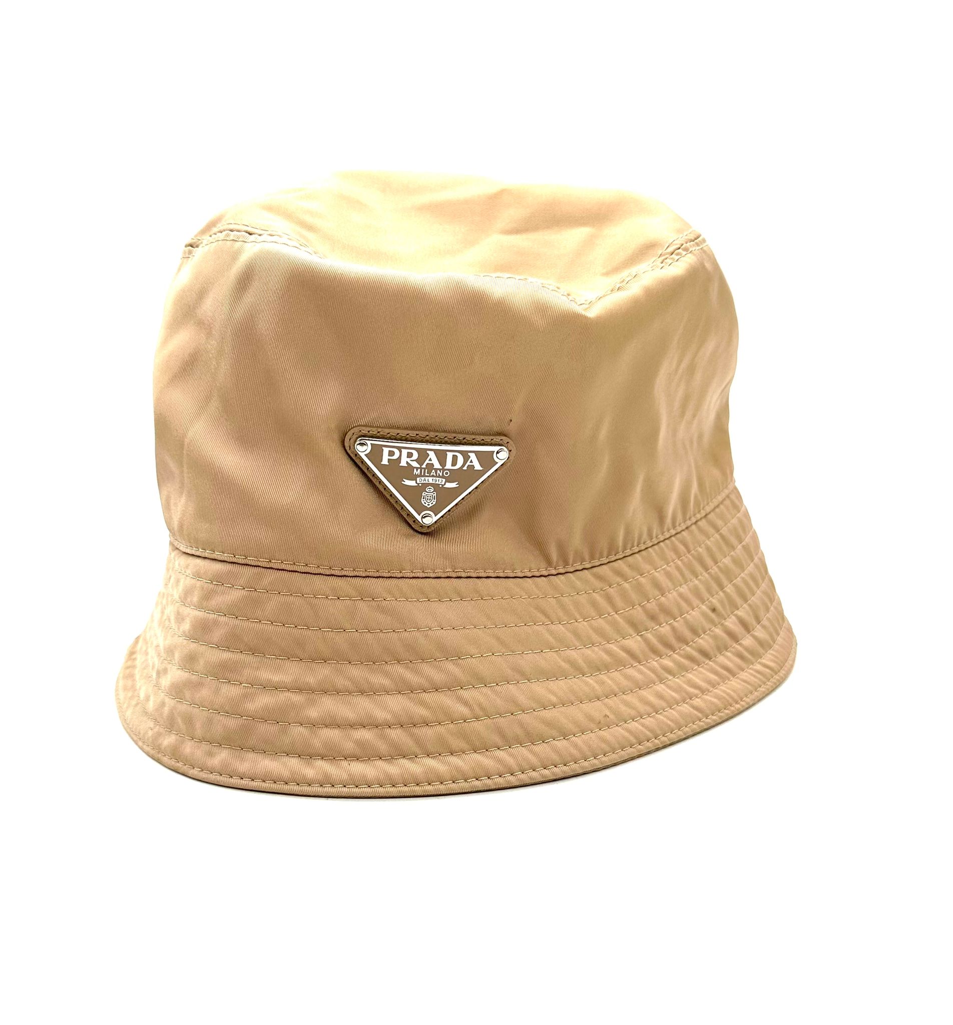 prada gorro