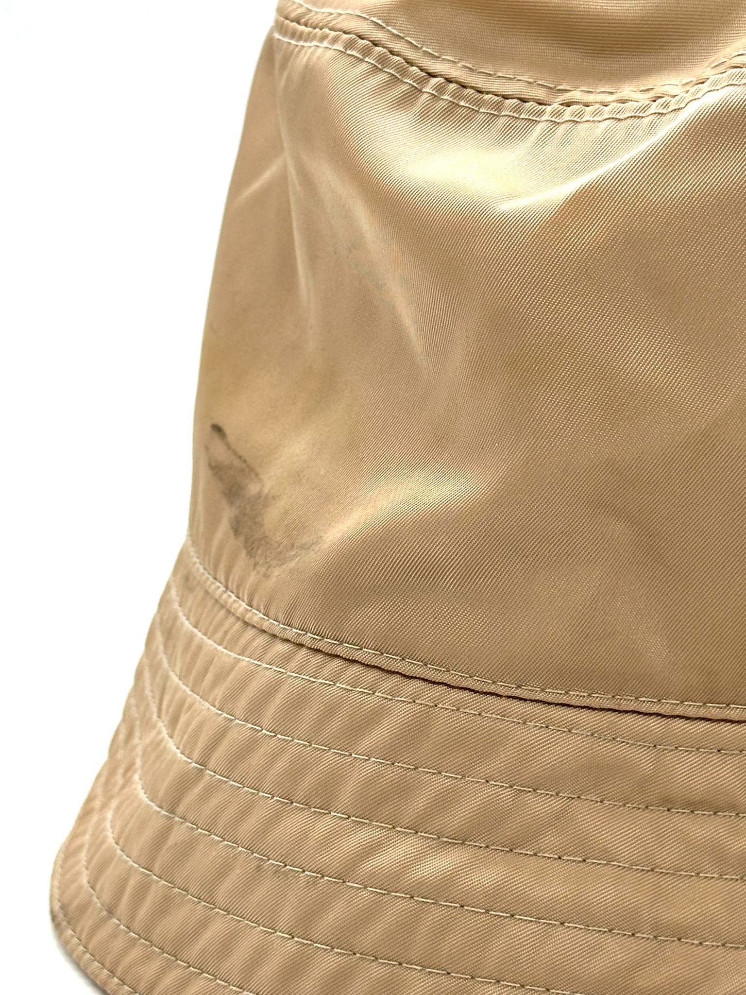 prada gorro