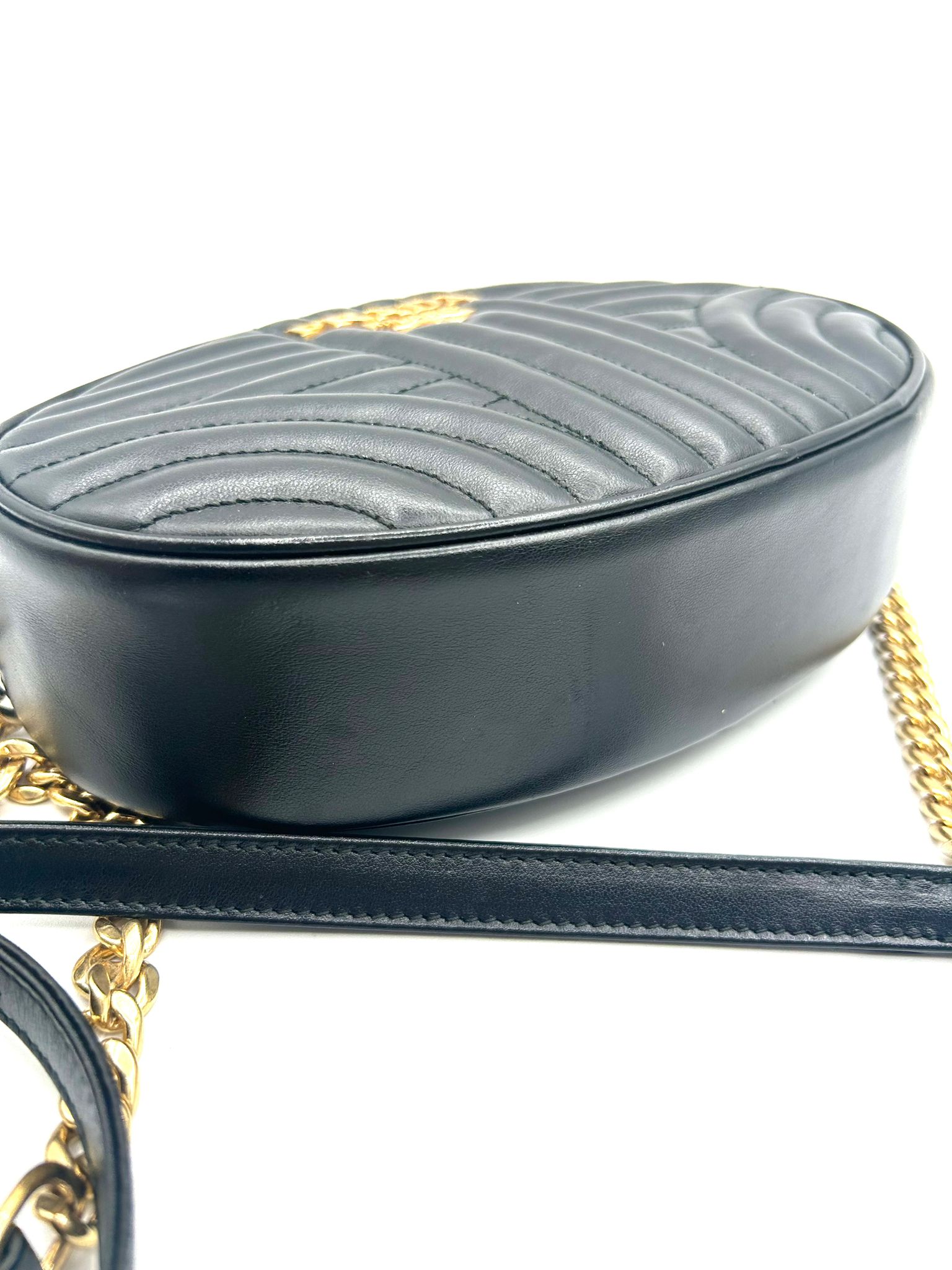 prada oval
