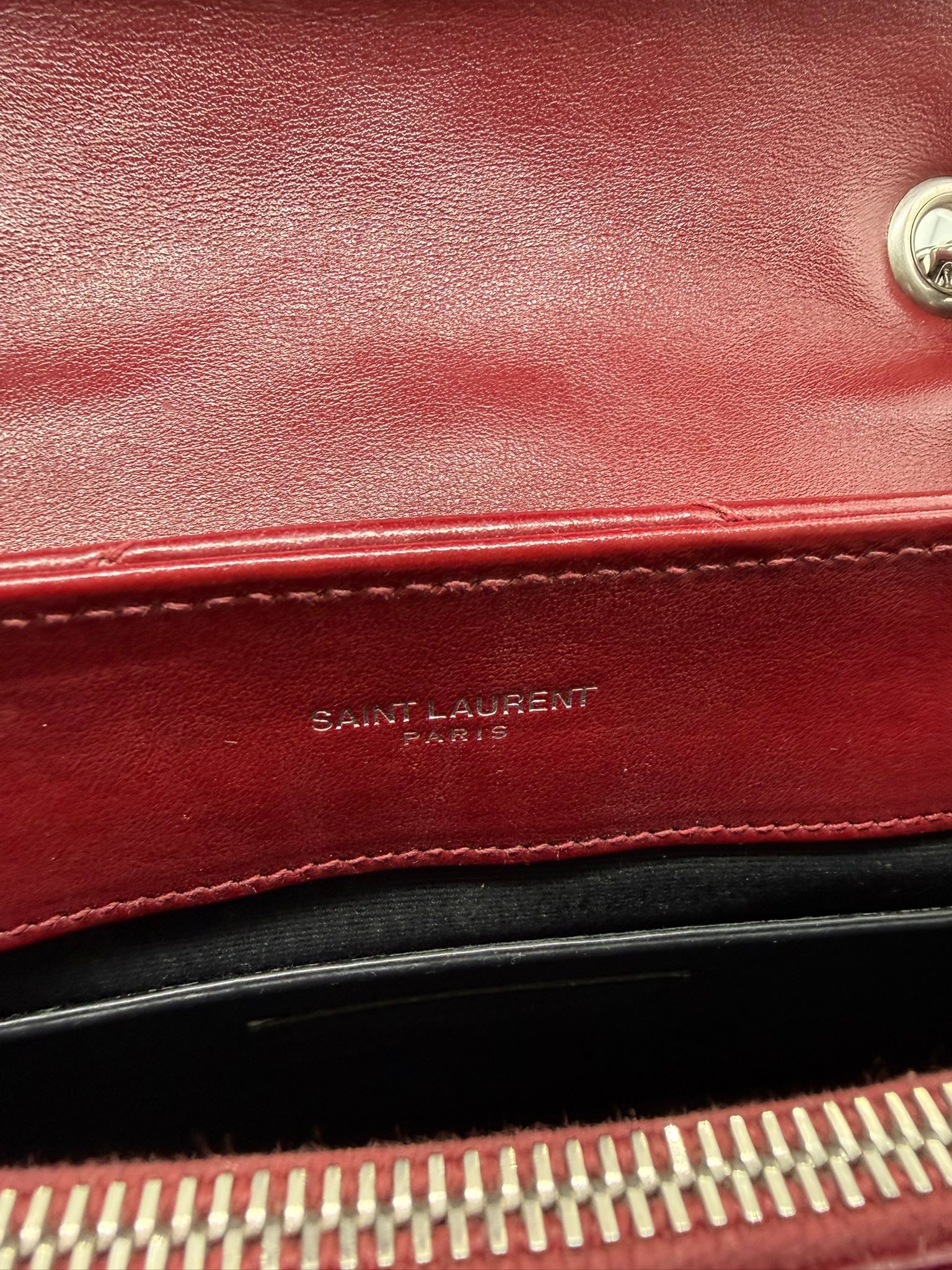 Saint Laurent modelo Lou