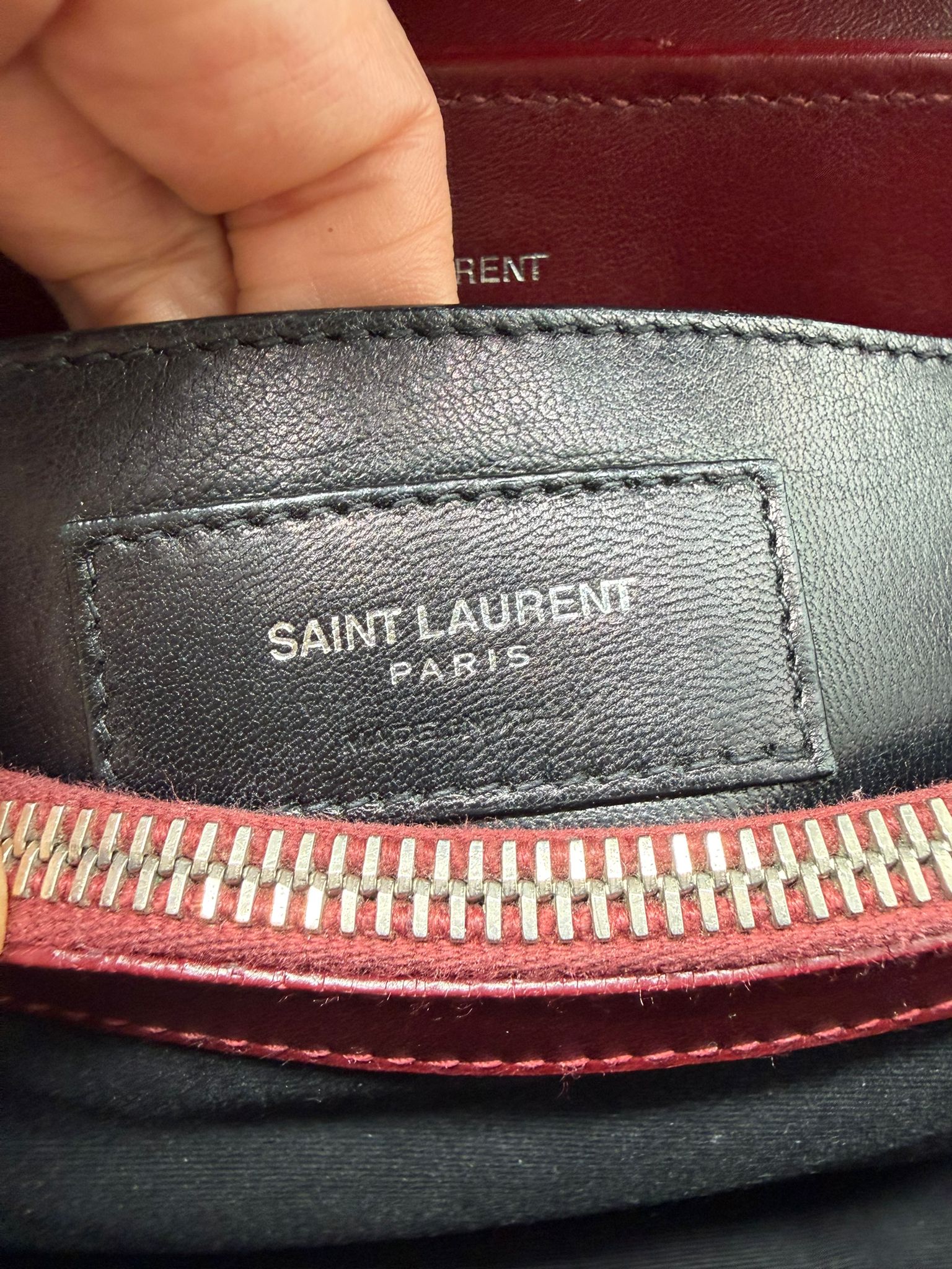 Saint Laurent modelo Lou
