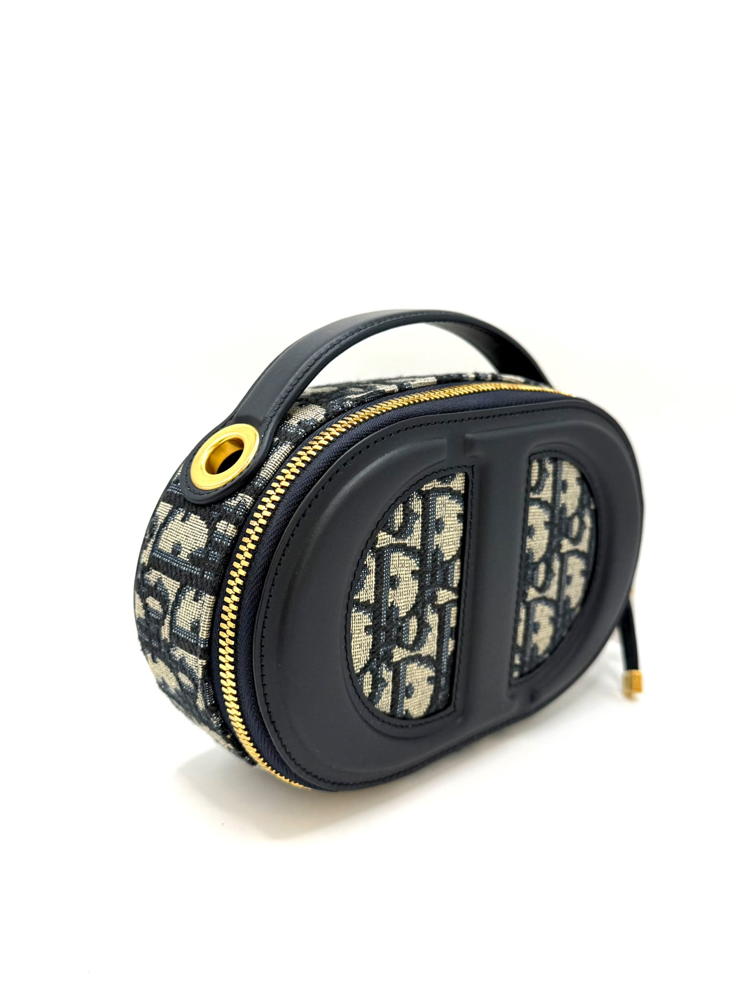 Signature Oval Camera