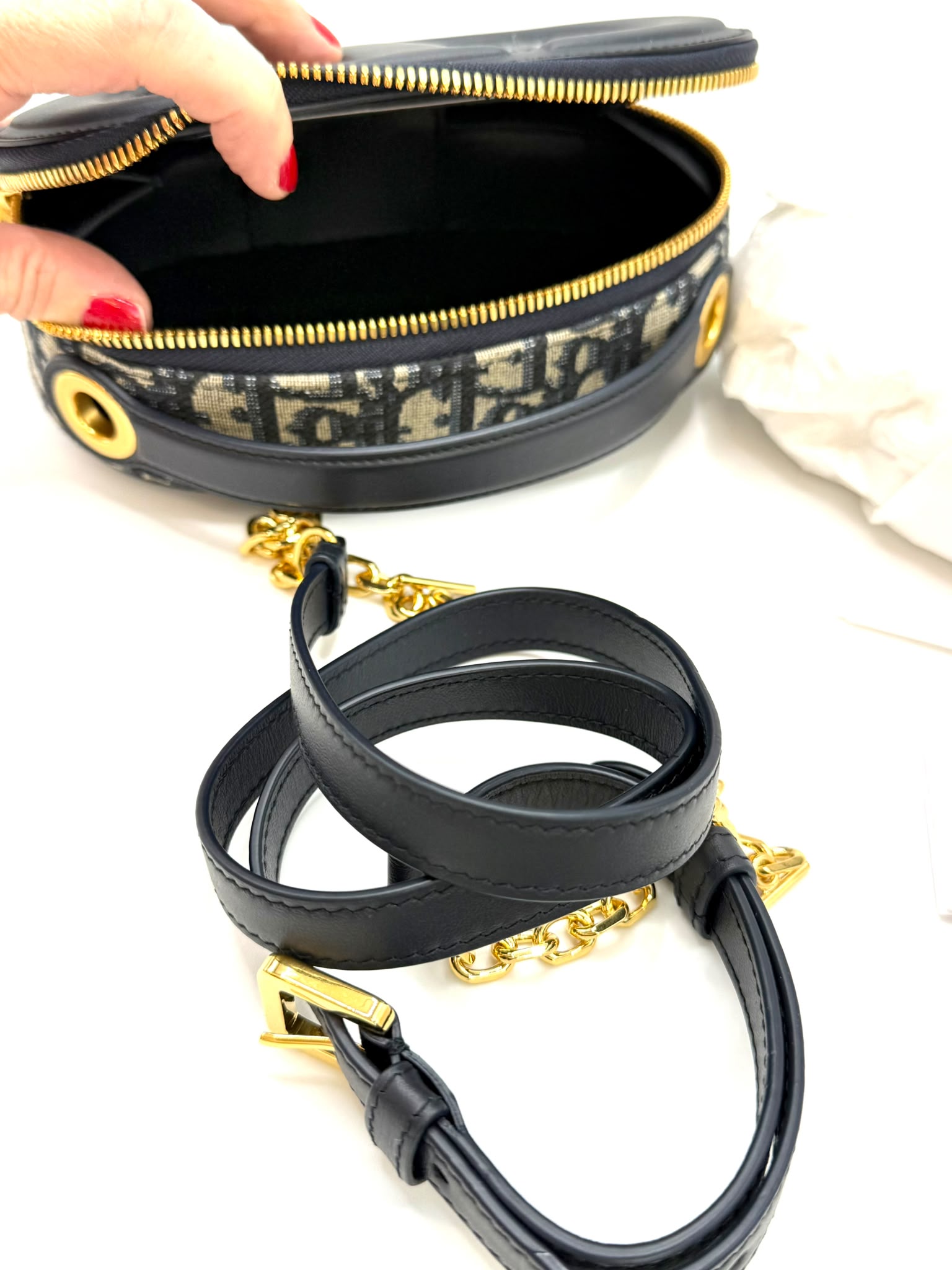 Signature Oval Camera